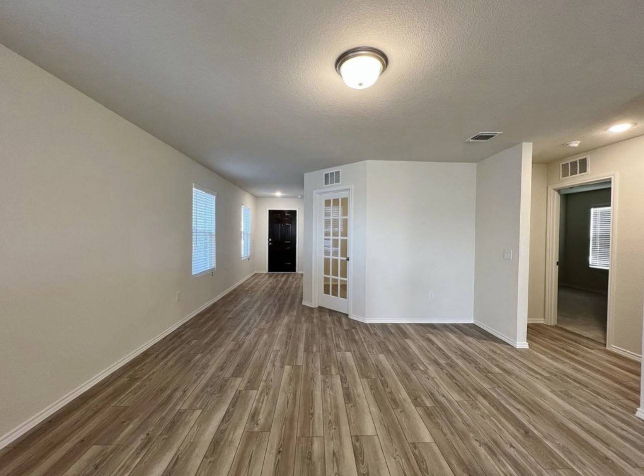 Van Alstyne, TX 75495,537 Manchester ST