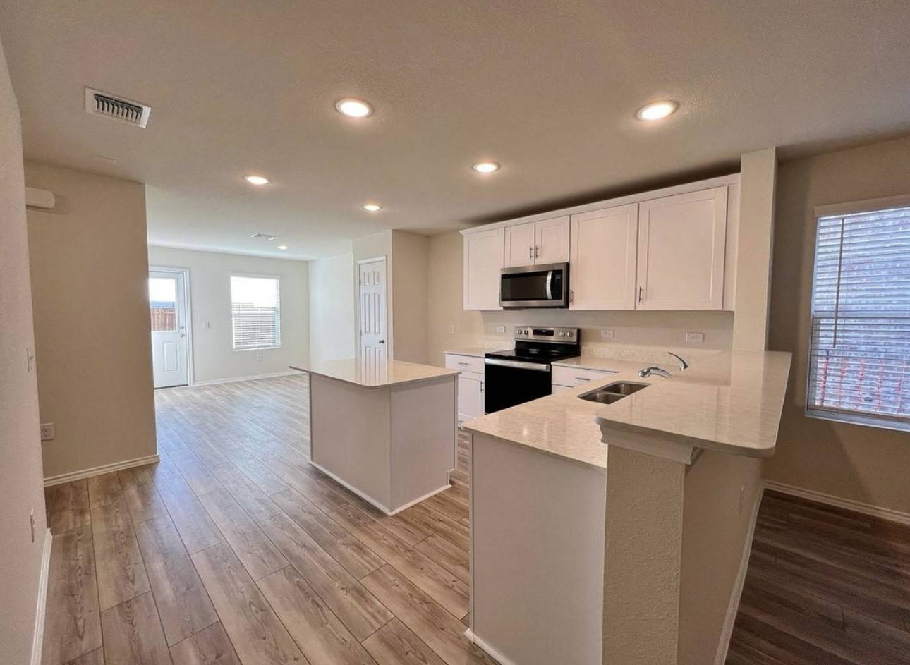 Van Alstyne, TX 75495,537 Manchester ST