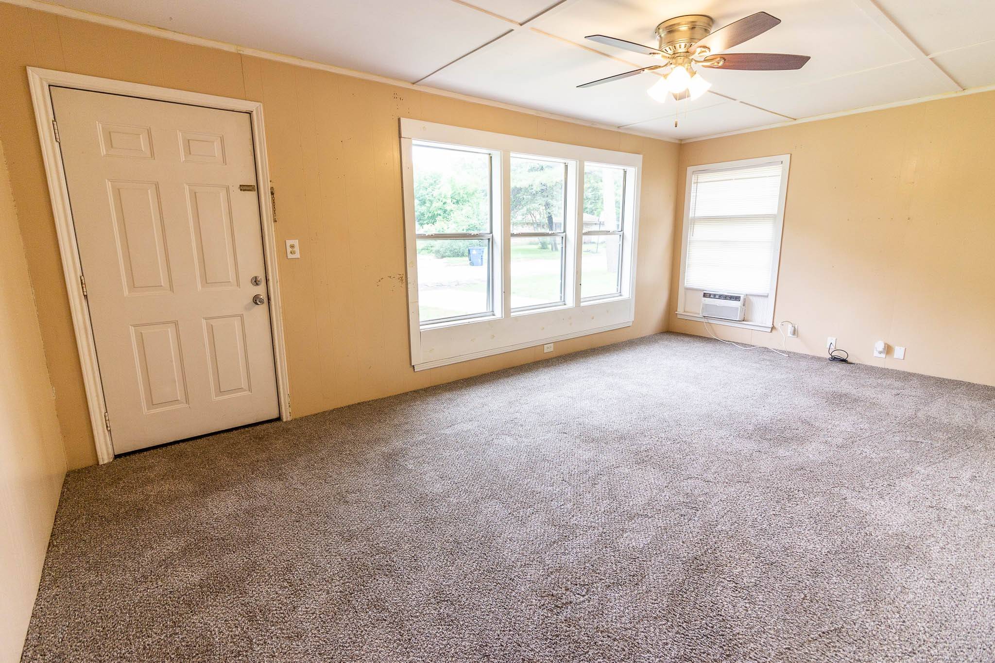 Kaufman, TX 75142,303 E 8th ST