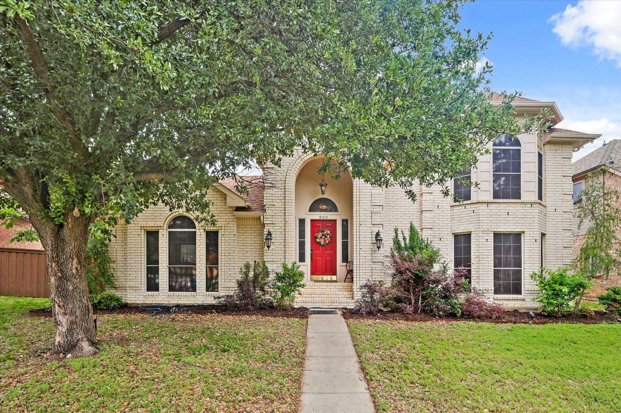 Lewisville, TX 75077,905 Birkshire DR
