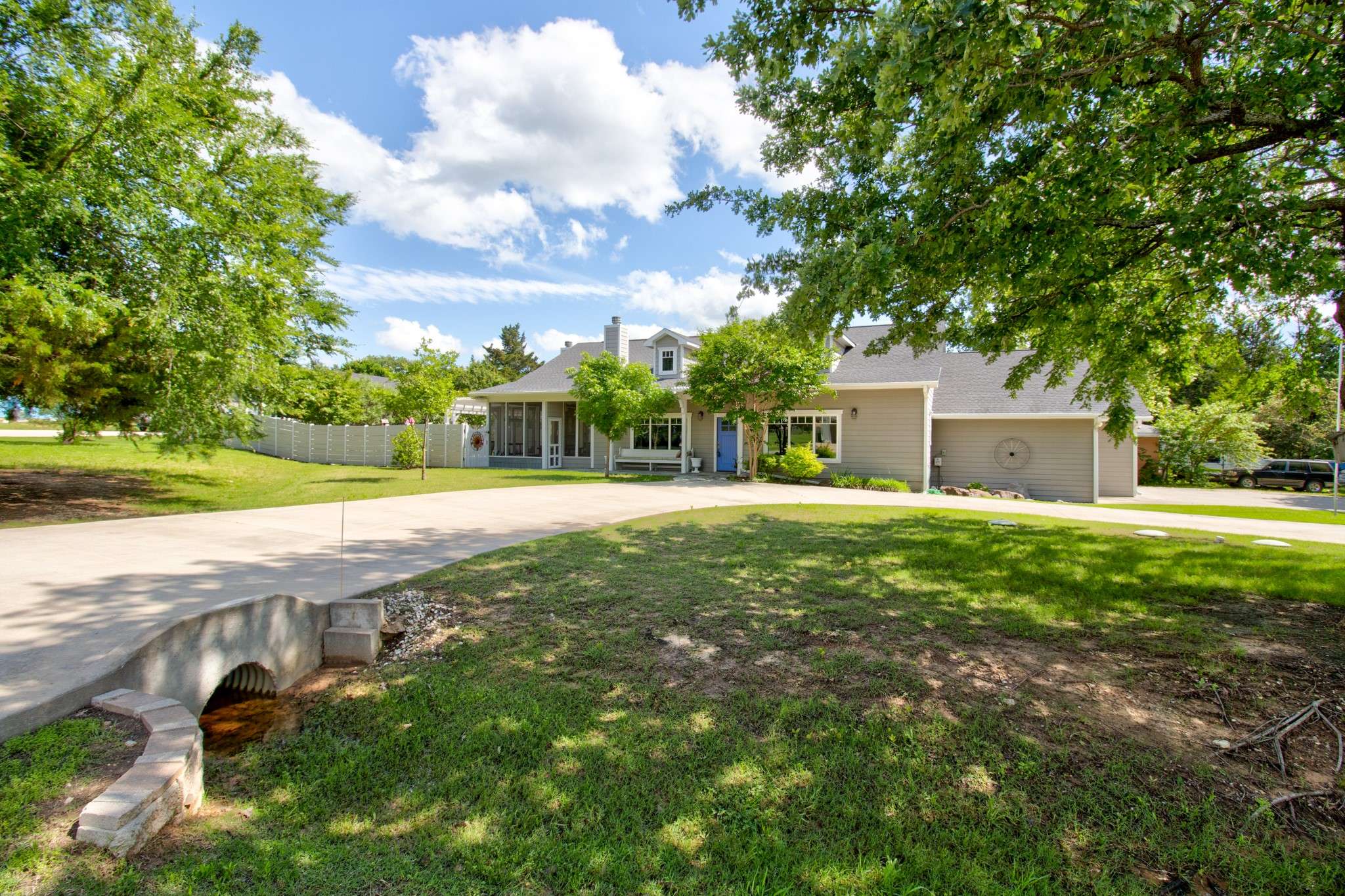 Lake Kiowa, TX 76240,300 Colt DR