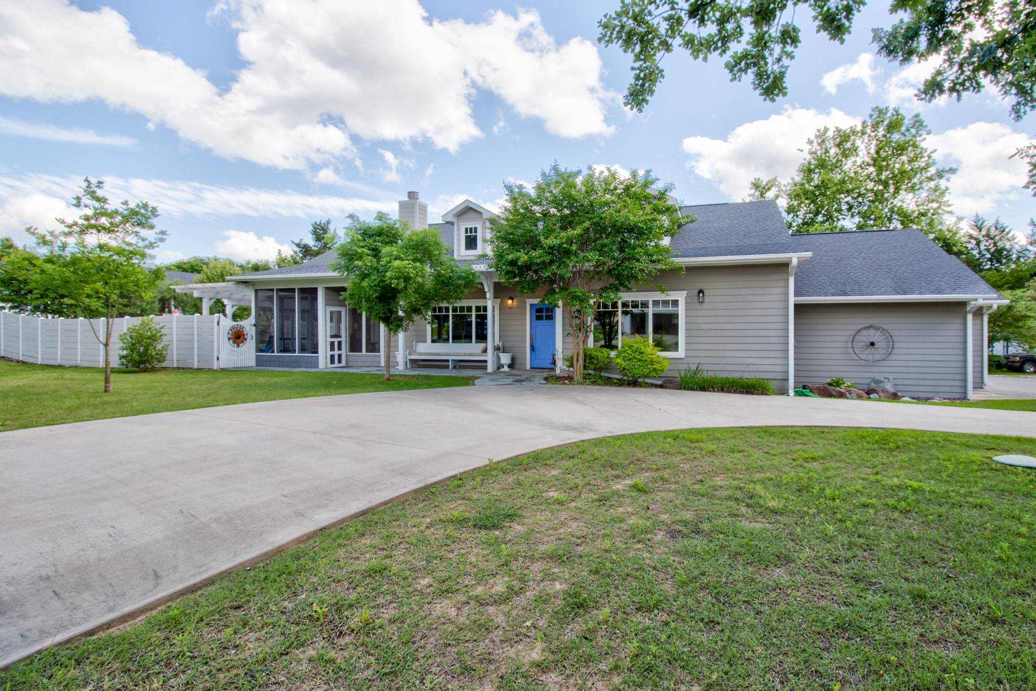 Lake Kiowa, TX 76240,300 Colt DR