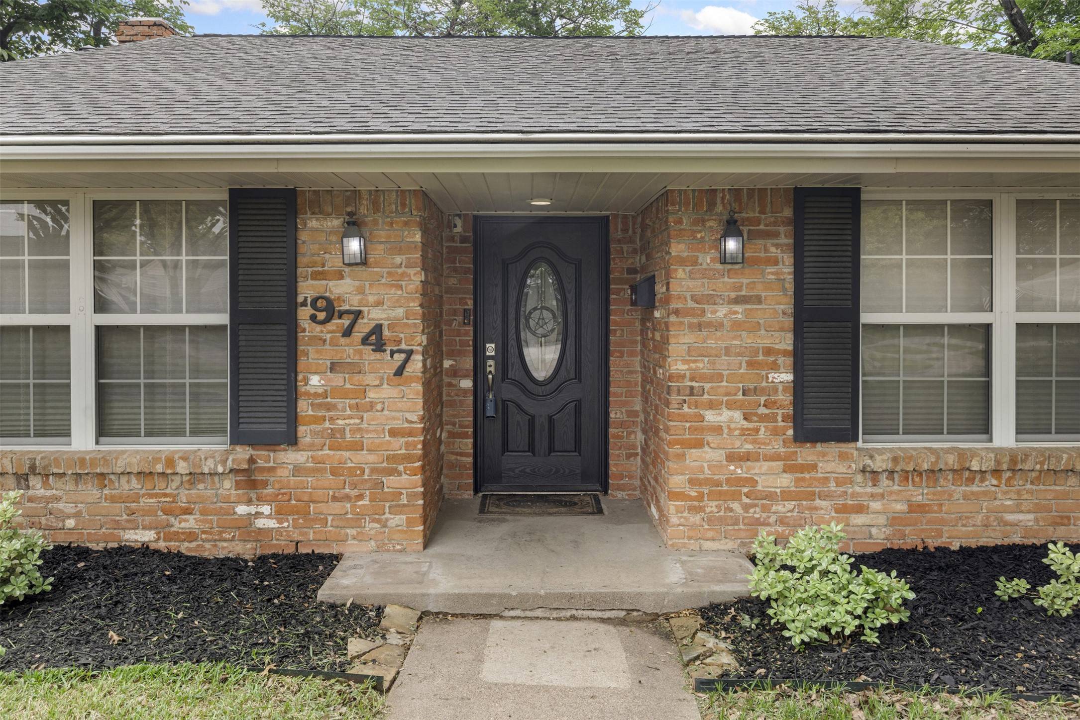 Dallas, TX 75238,9747 Lanward CIR