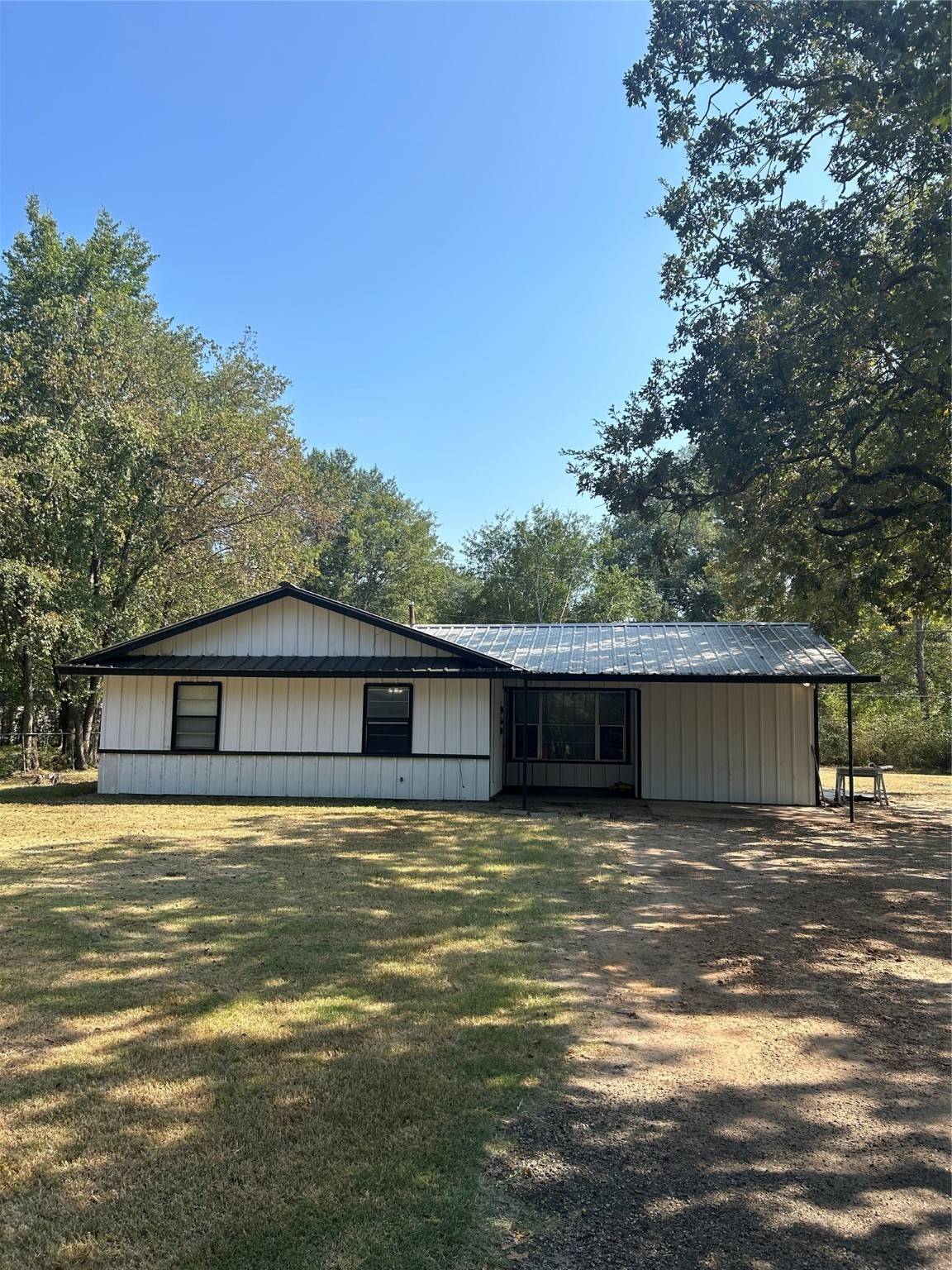 Bogata, TX 75417,111 Circle DR