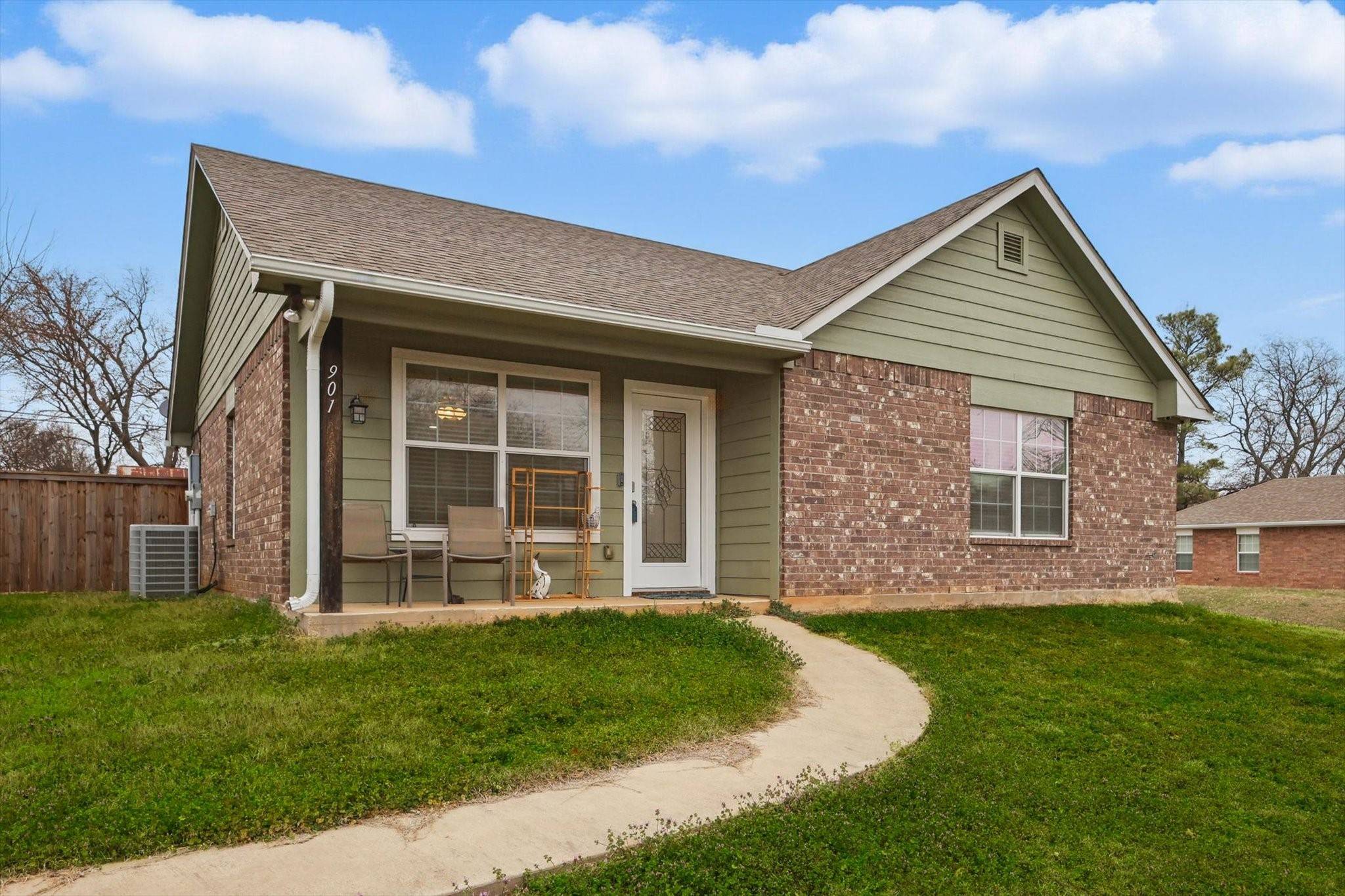 Denison, TX 75020,901 W Munson ST