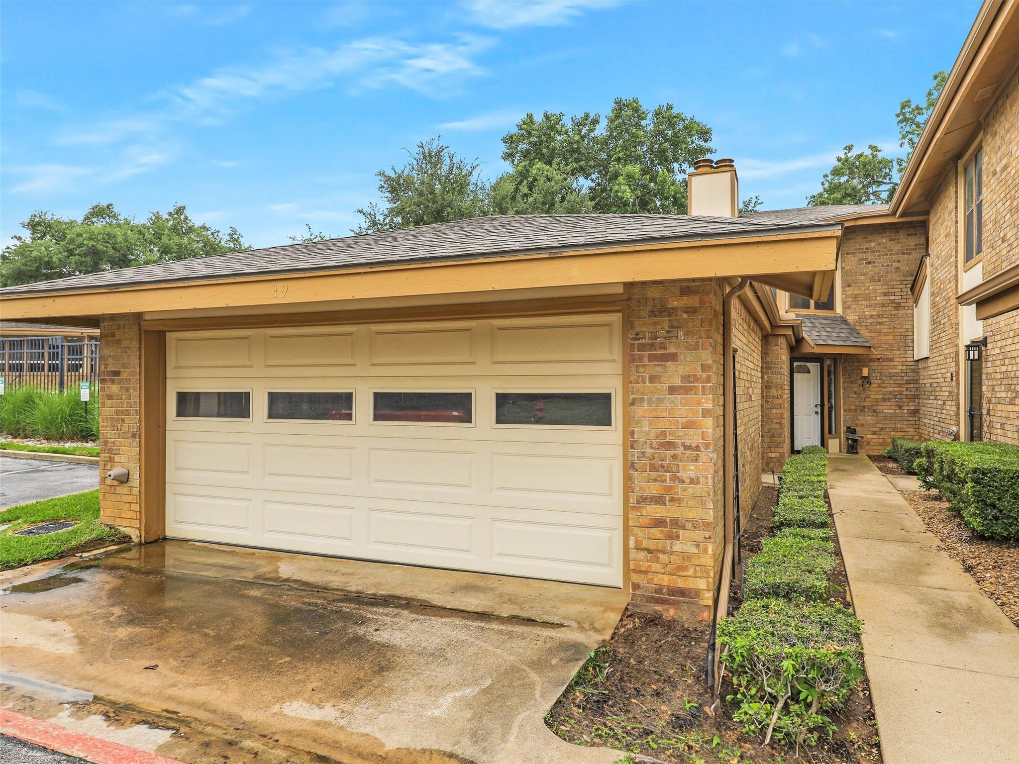 Bedford, TX 76021,19 Park LN