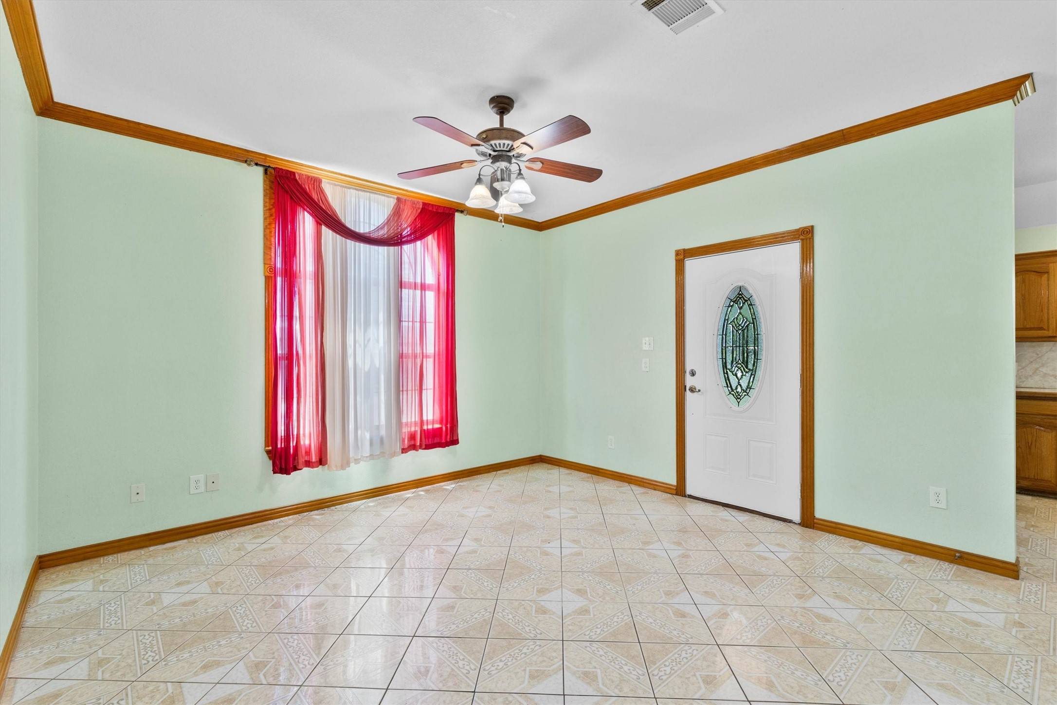Ennis, TX 75119,908 E Belknap ST