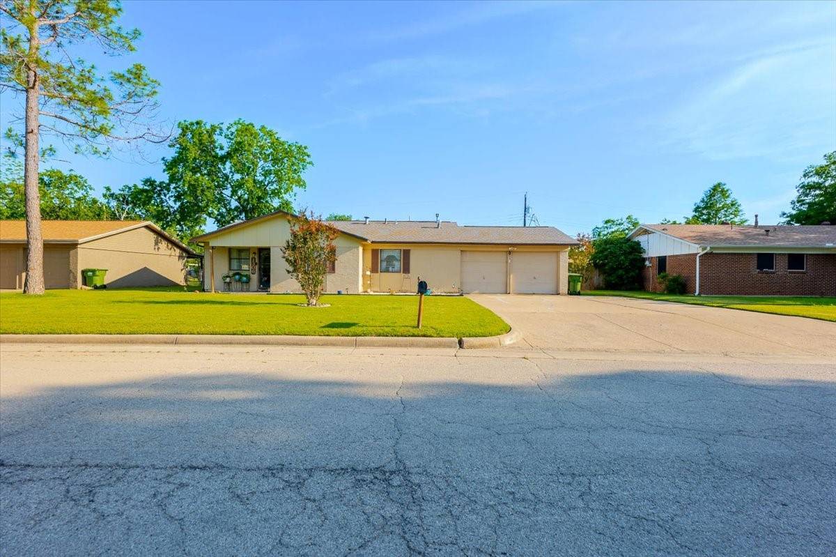 Mineral Wells, TX 76067,1306 SE 21st ST
