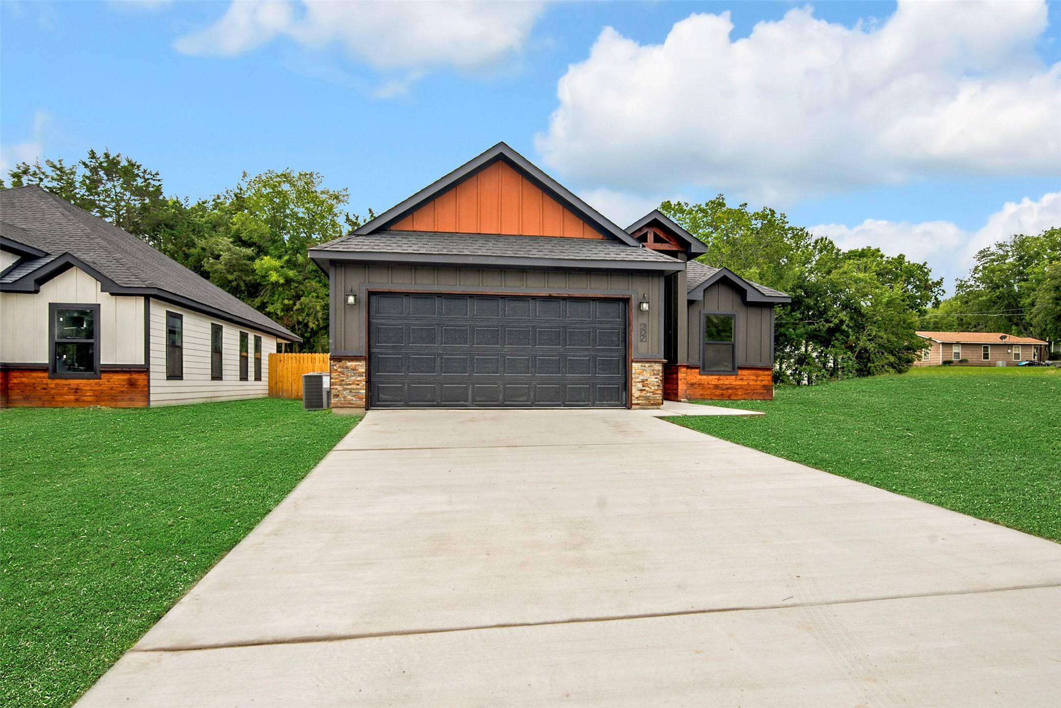 Whitewright, TX 75491,207 W Elm ST