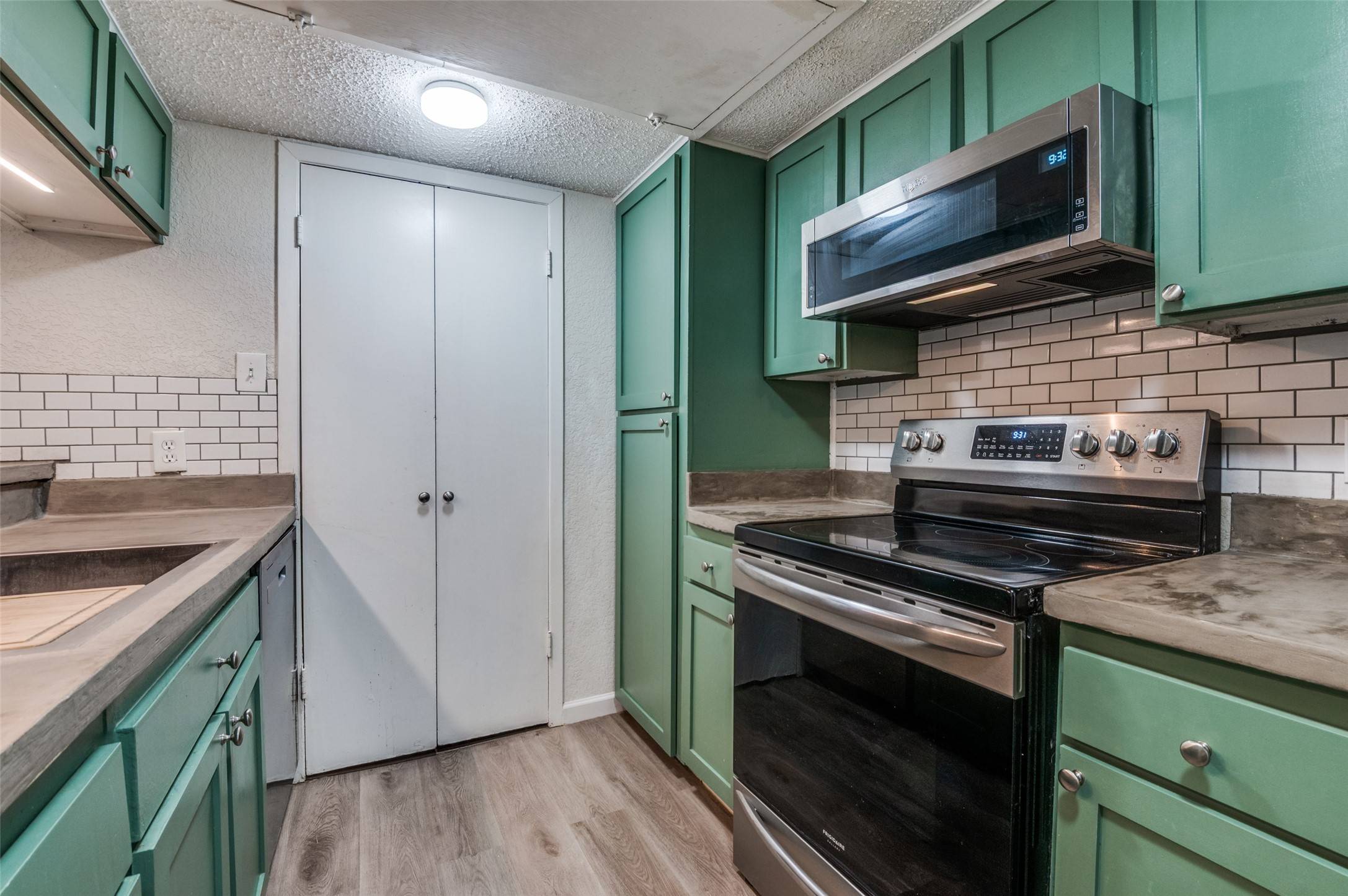 Dallas, TX 75236,4643 Country Creek DR #1093