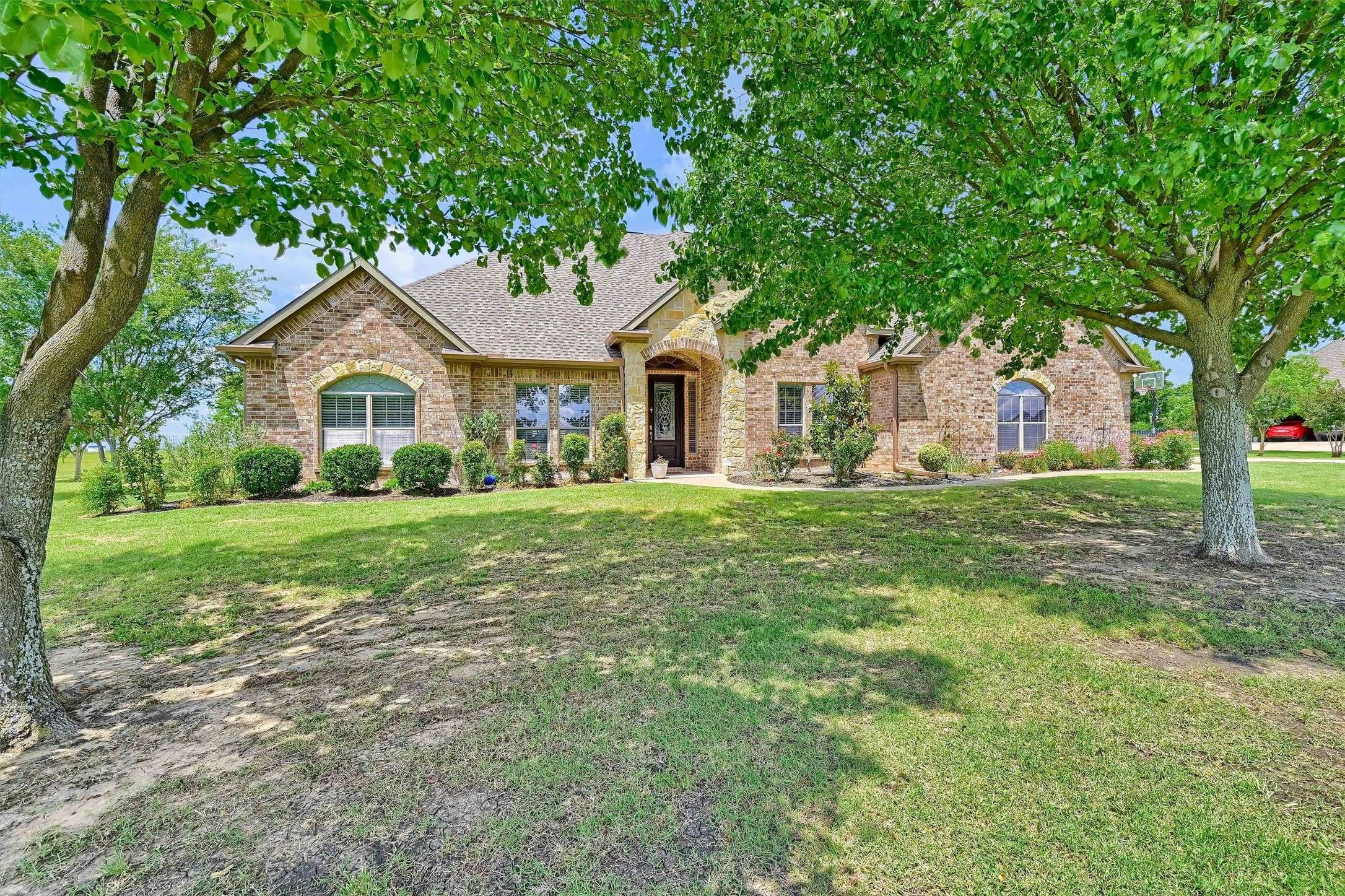 Van Alstyne, TX 75495,203 Sundance DR