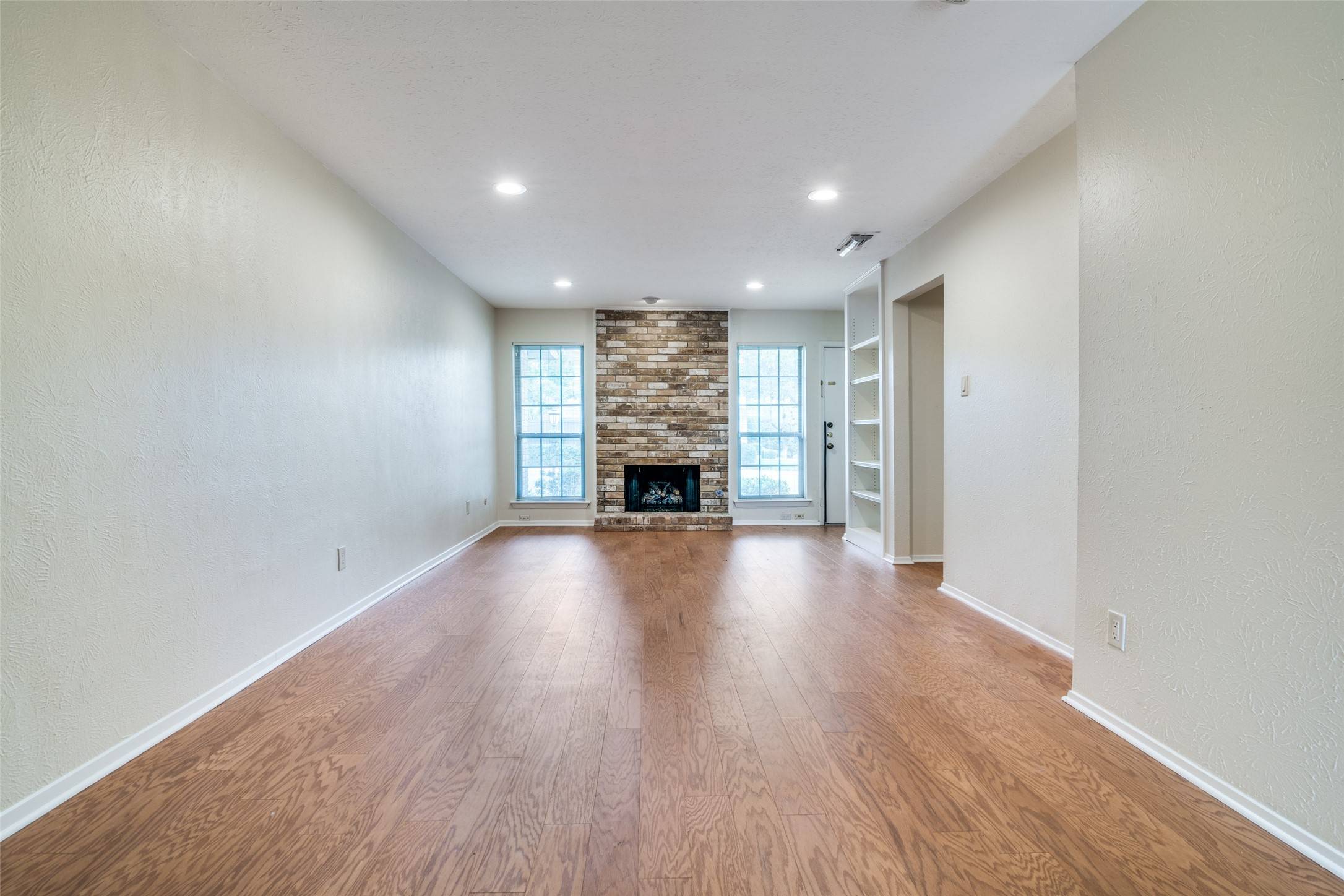 Dallas, TX 75230,10726 Pagewood DR #45