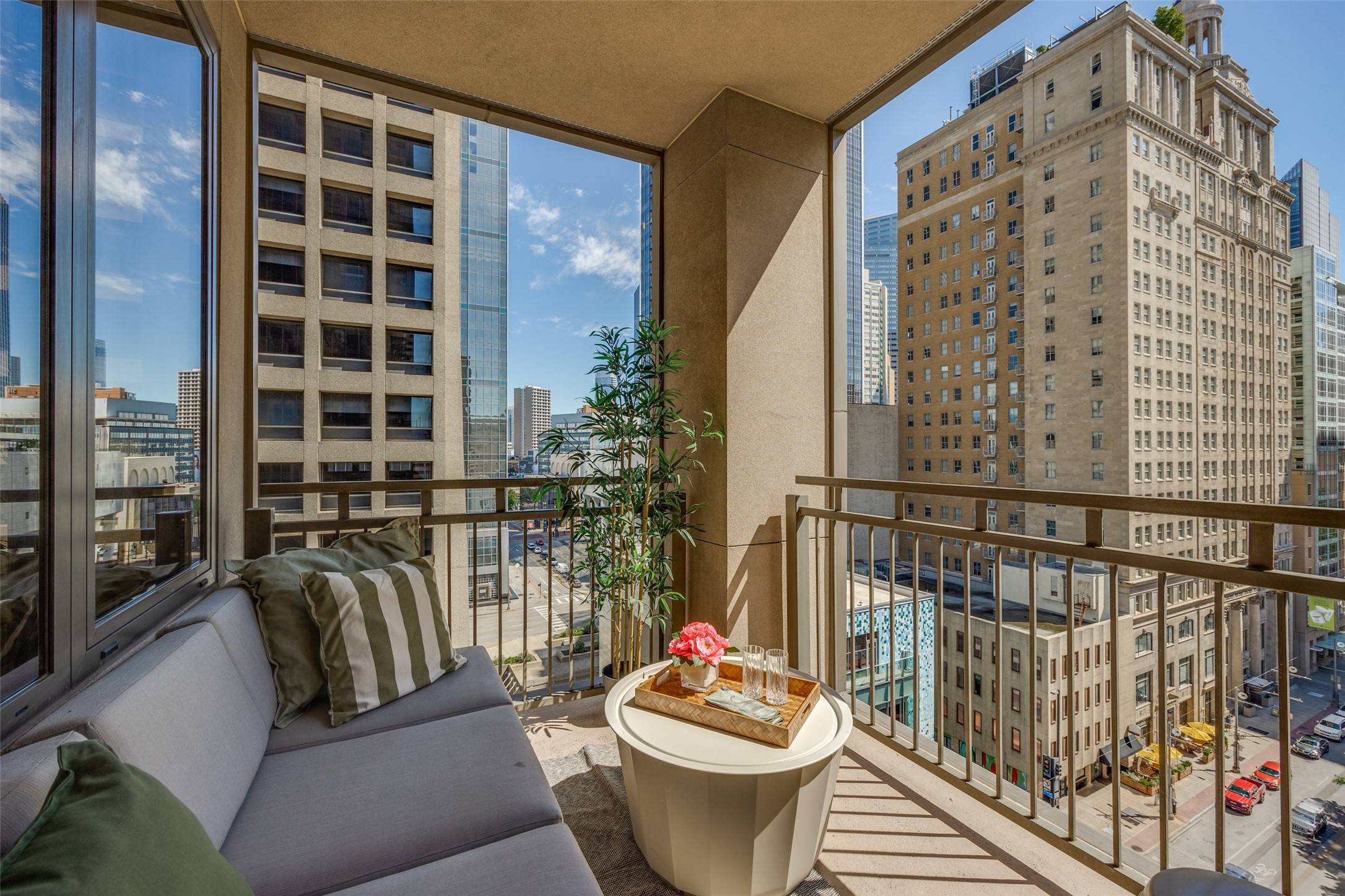 Dallas, TX 75202,1200 Main ST #809