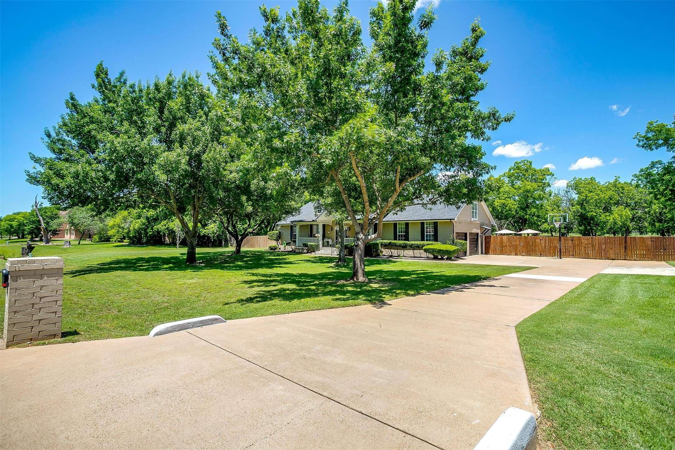 Granbury, TX 76049,9319 Ravenswood RD