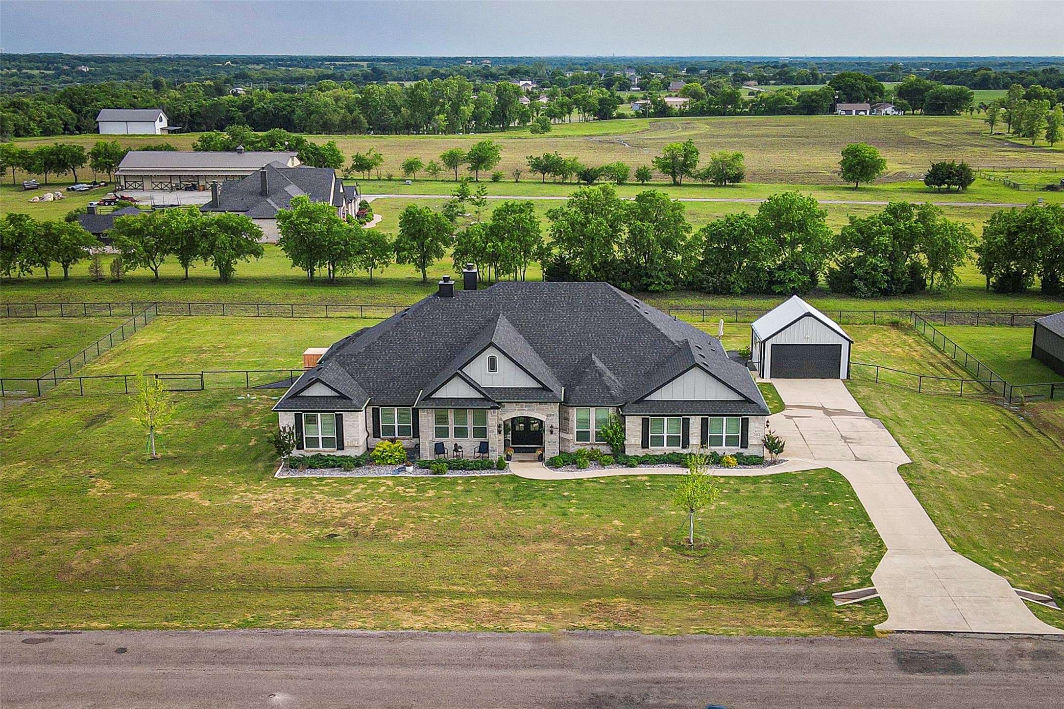 Van Alstyne, TX 75495,2413 Stable Pass LN