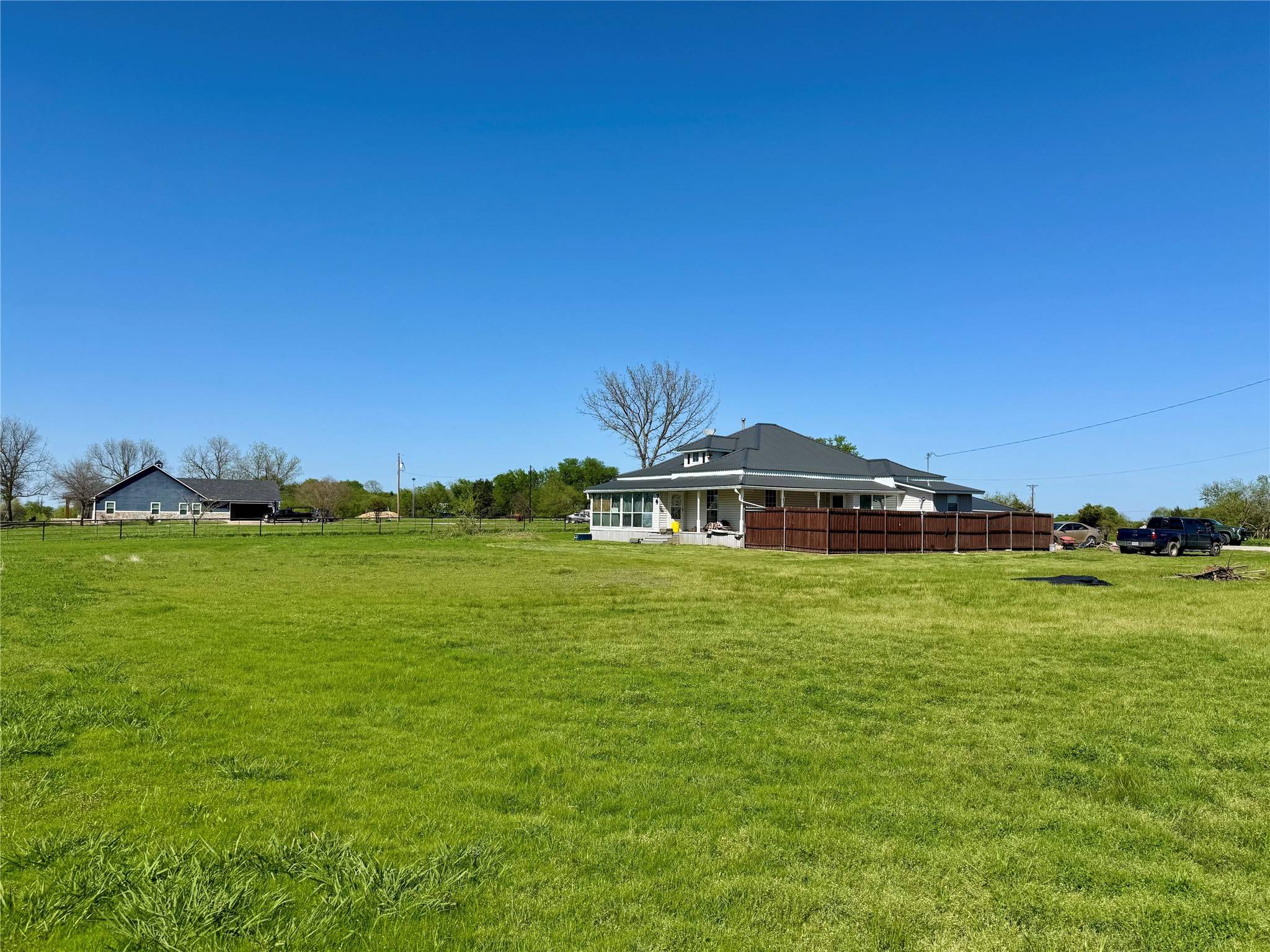 Wolfe City, TX 75496,210 E Warren ST