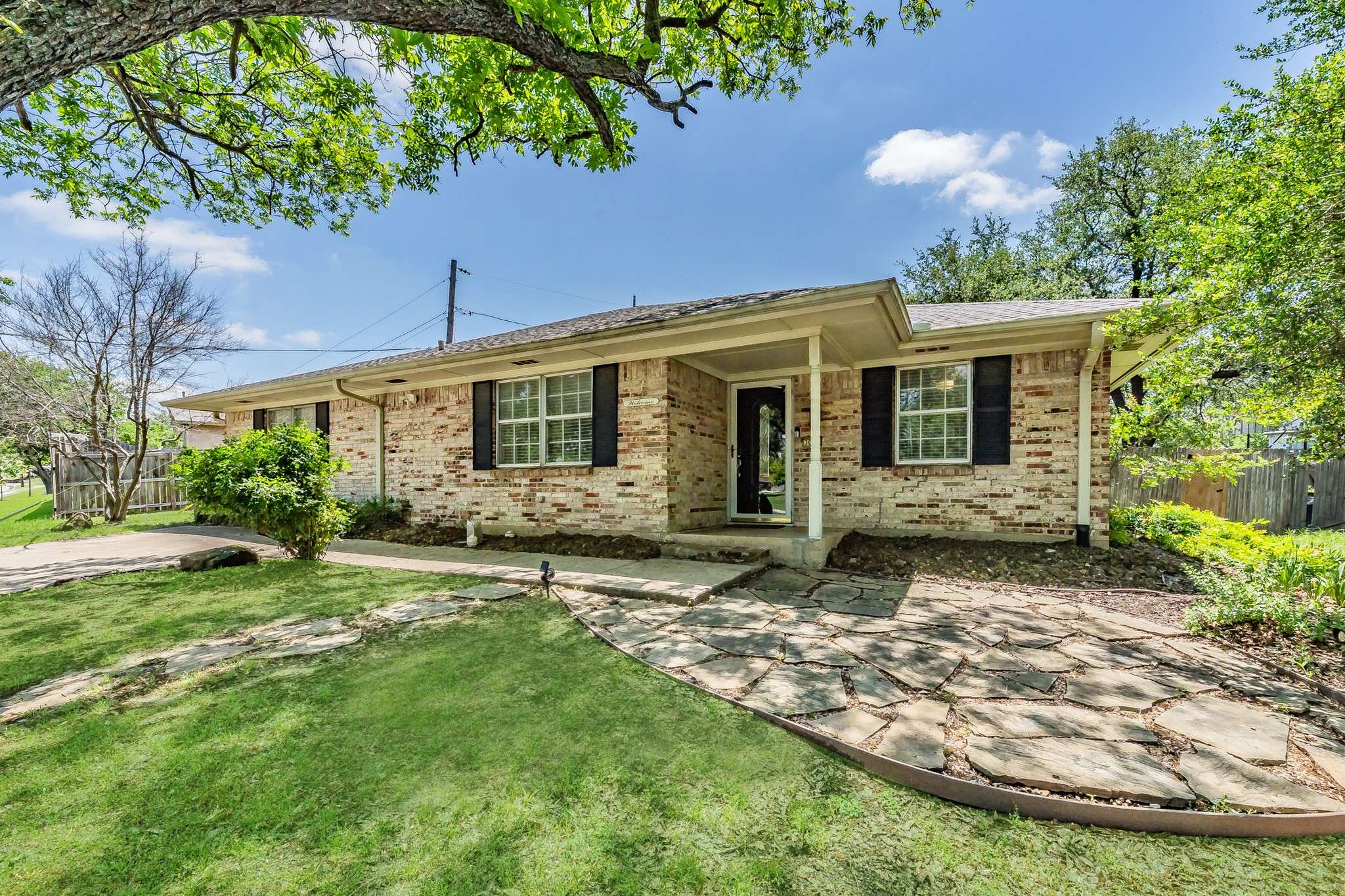 Farmers Branch, TX 75234,3048 Golfing Green DR