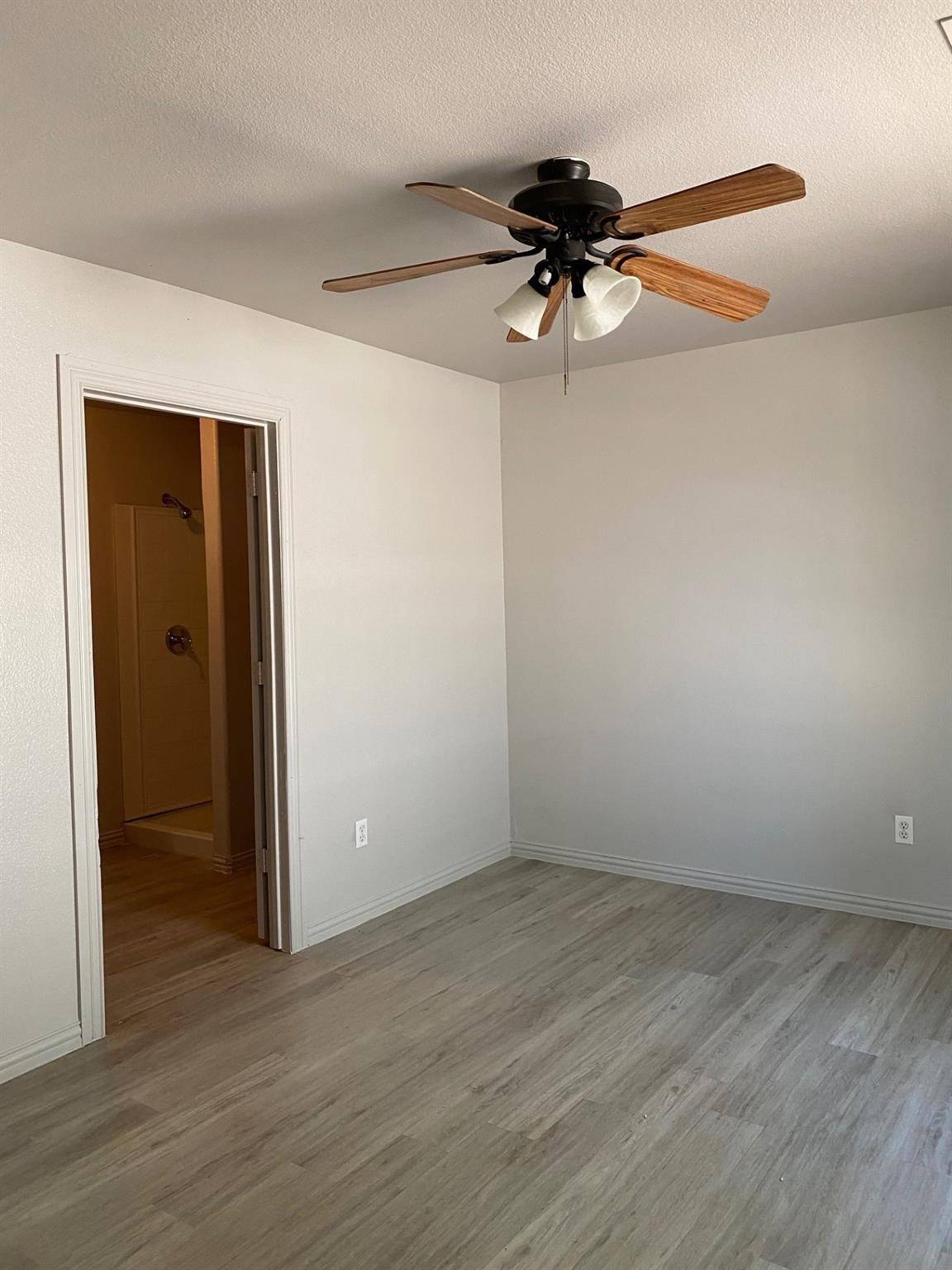 Runaway Bay, TX 76426,11006 Shady Oaks DR