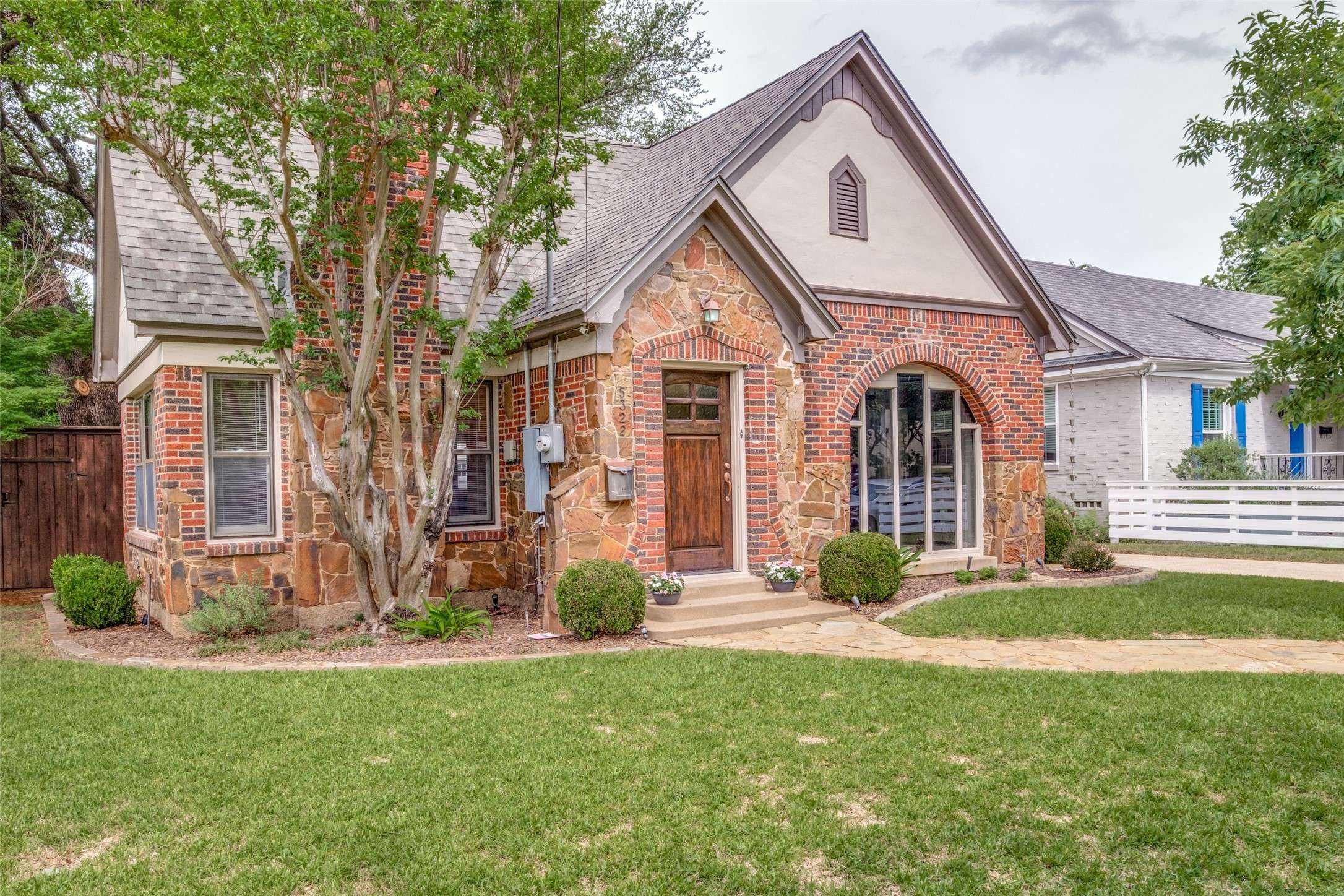 Dallas, TX 75235,5322 Stoneleigh AVE