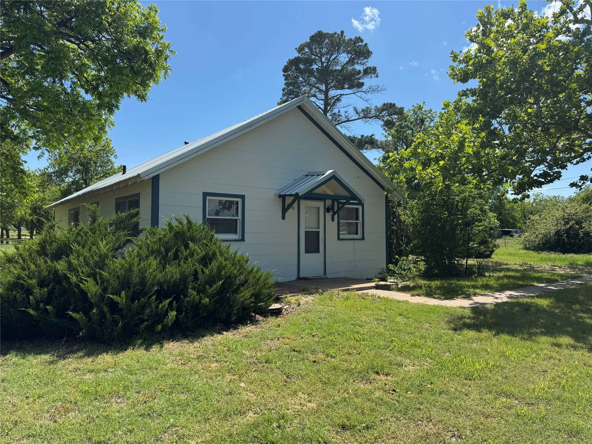 Clyde, TX 79510,425 S 1st ST W