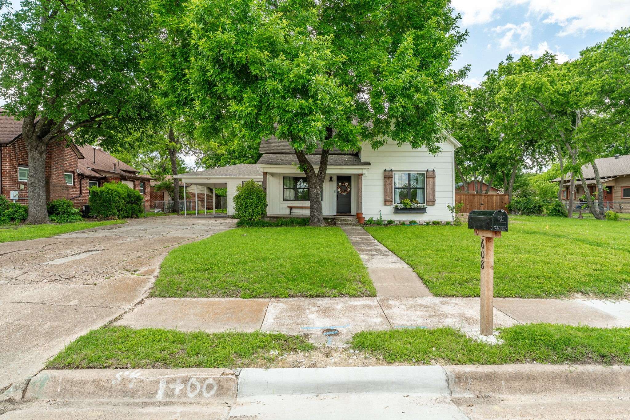 Stephenville, TX 76401,608 N Belknap
