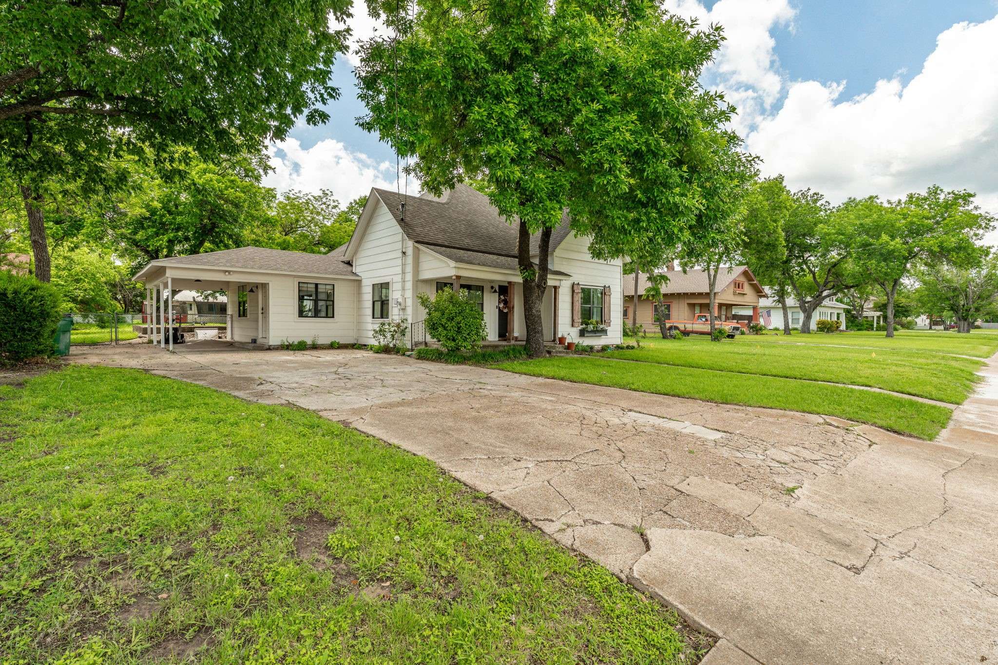 Stephenville, TX 76401,608 N Belknap