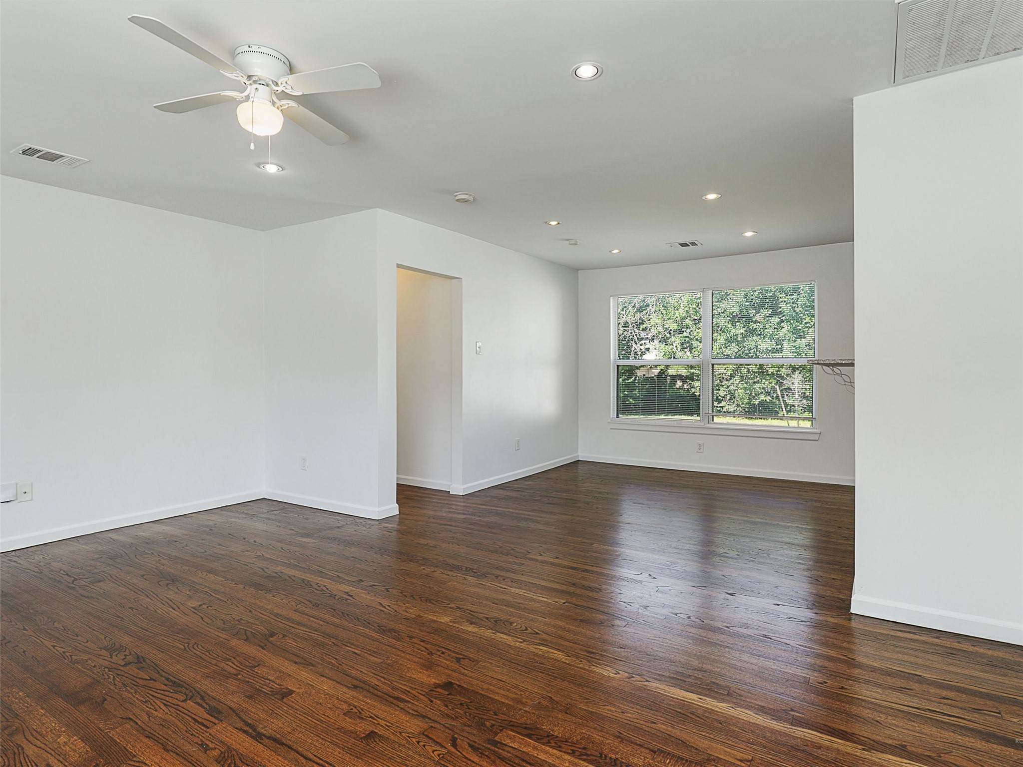 Dallas, TX 75220,3812 Lively LN