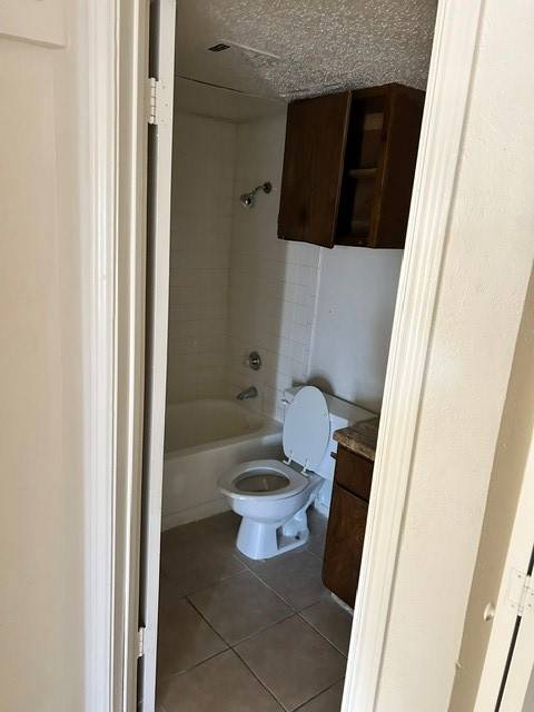 Dallas, TX 75243,9520 Royal LN #208