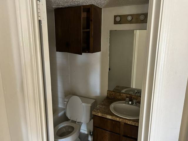 Dallas, TX 75243,9520 Royal LN #208
