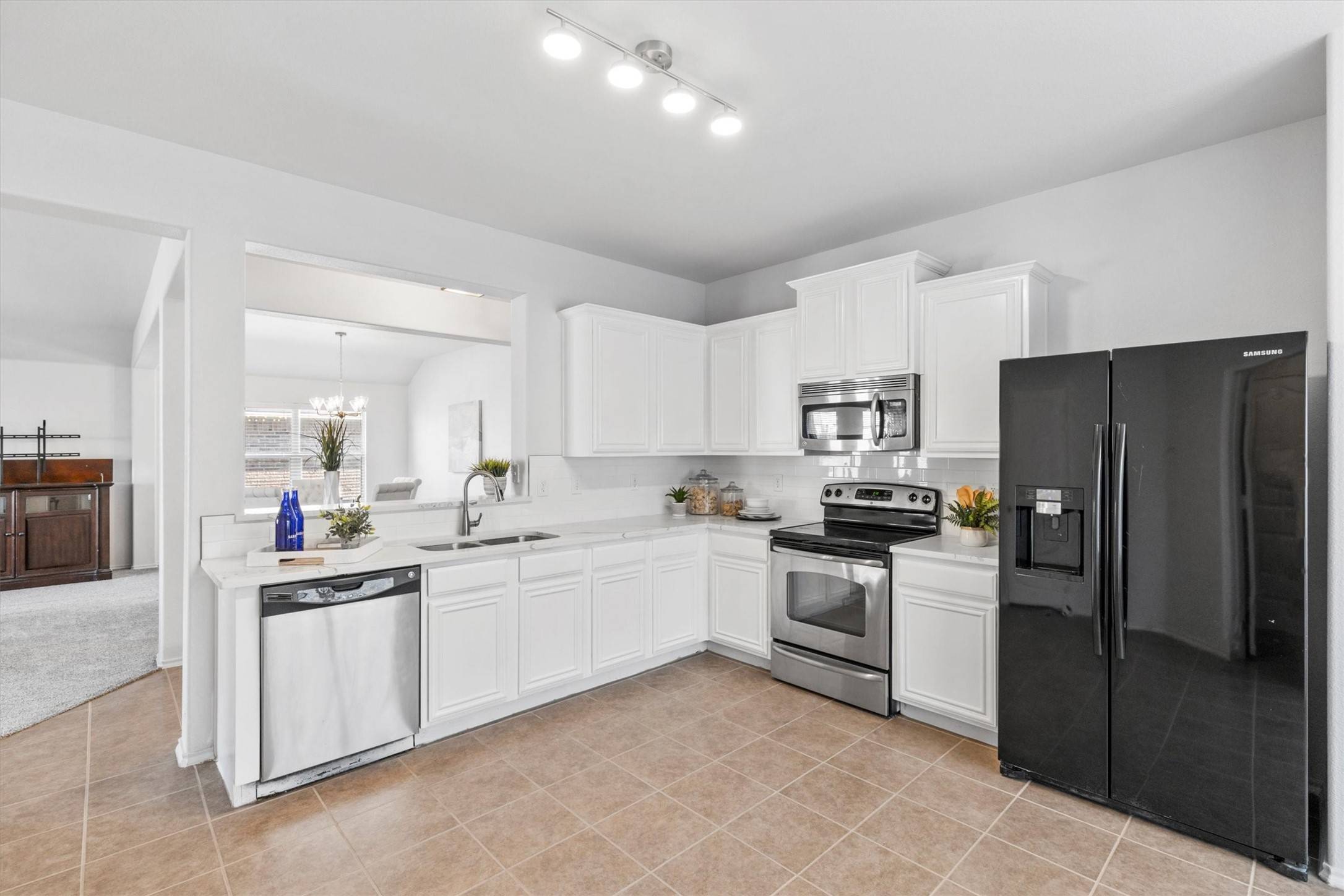 Desoto, TX 75115,813 Canyon PL