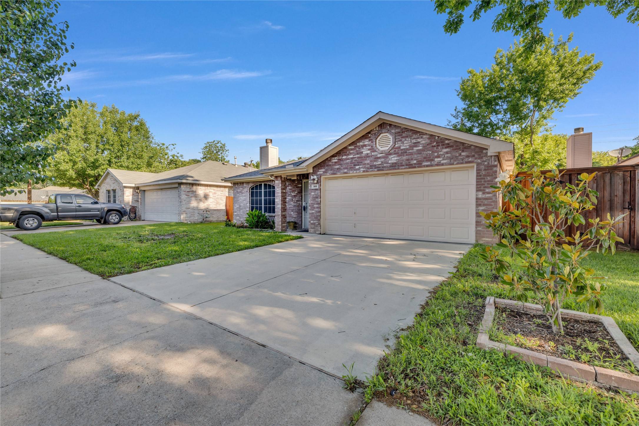 Irving, TX 75061,305 Familia CT