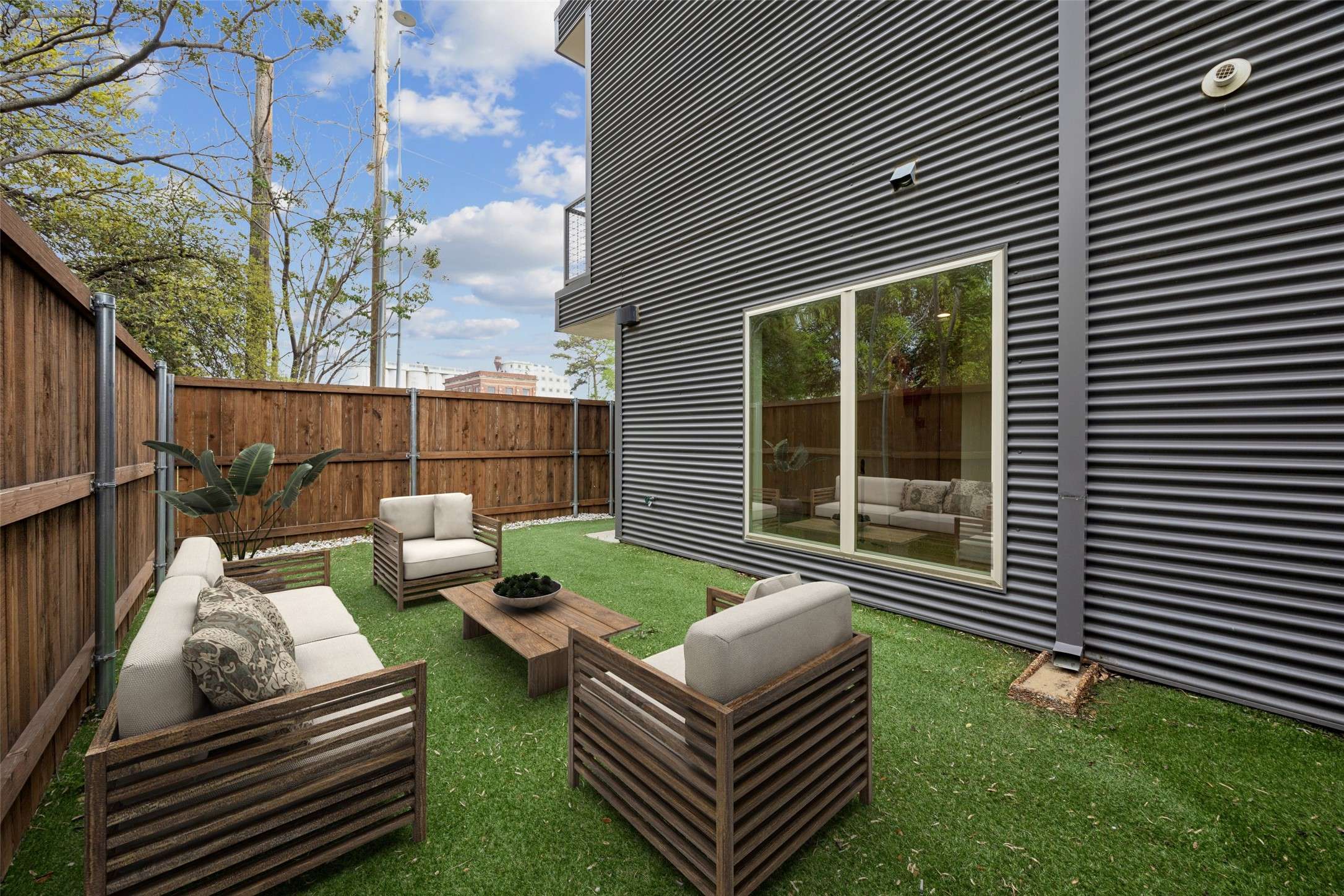 Dallas, TX 75215,1803 Richardson AVE #101