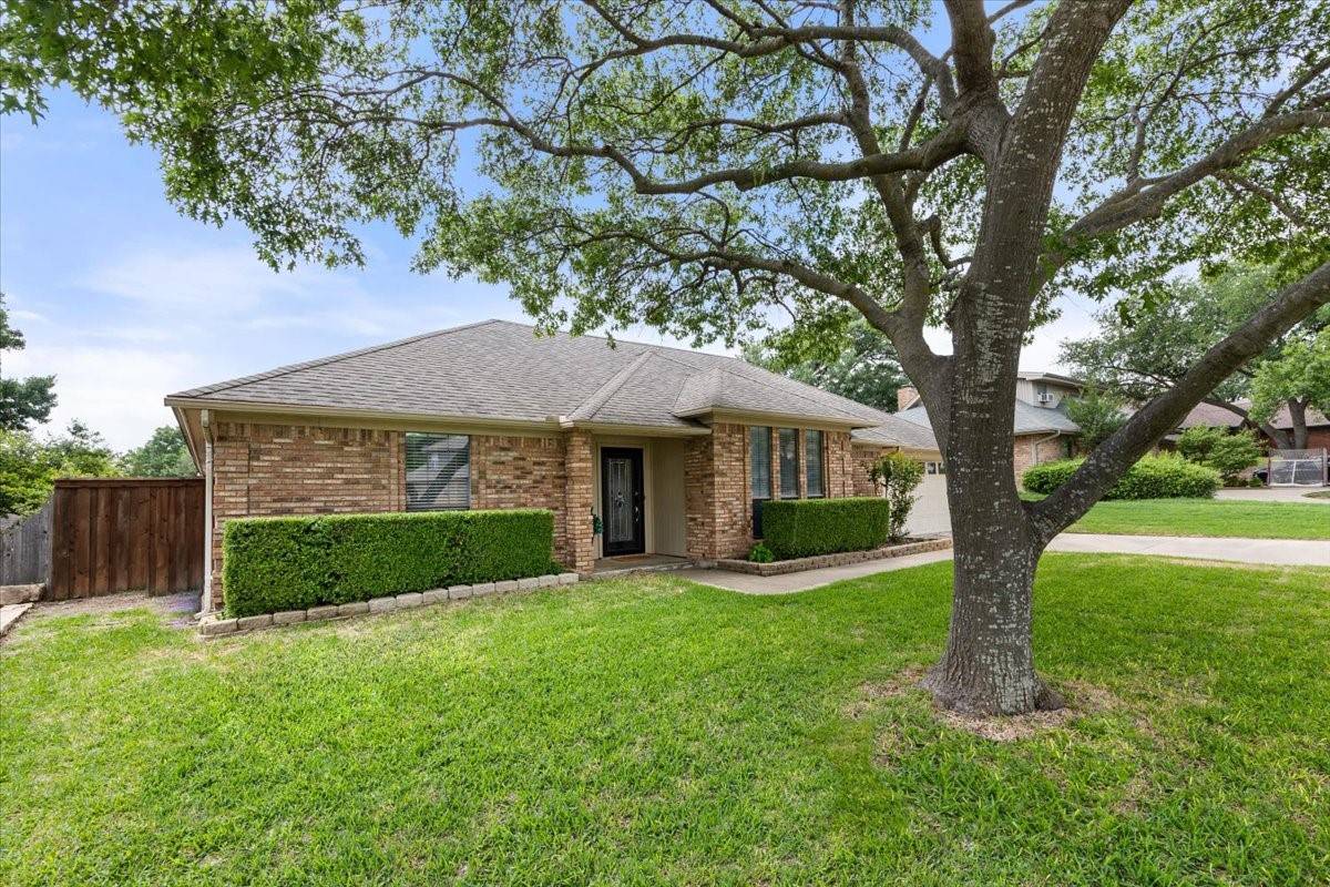 Benbrook, TX 76126,10013 Stoneleigh DR