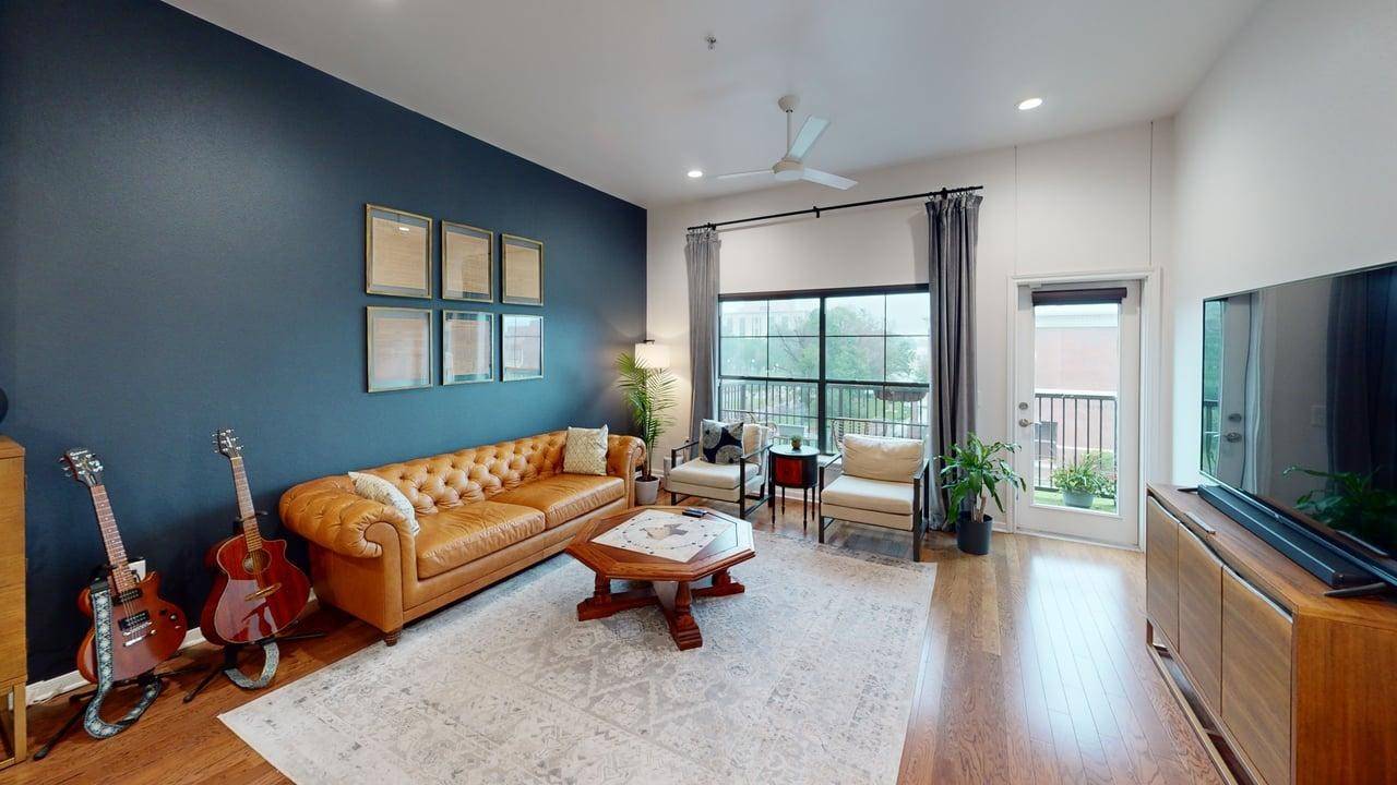 Waco, TX 76701,330 Austin #313