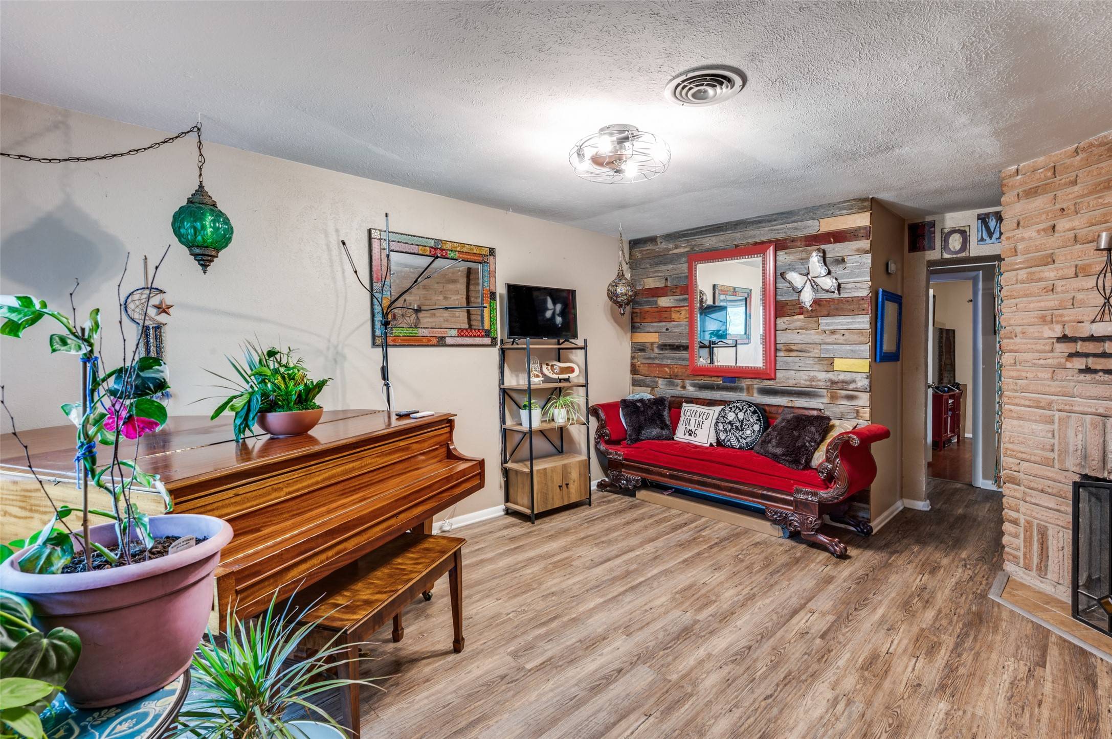 North Richland Hills, TX 76182,7037 Crabtree LN