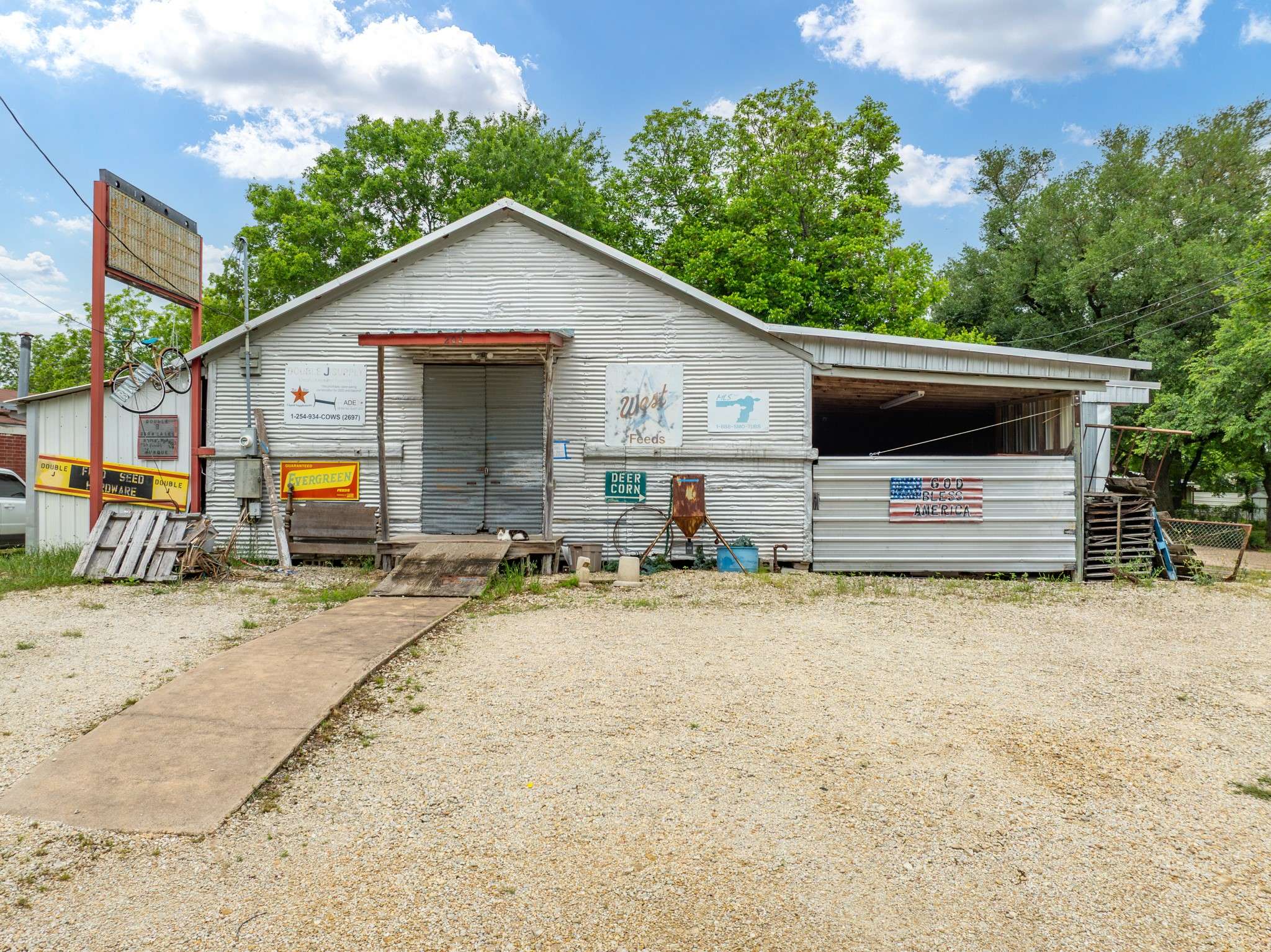 Valley Mills, TX 76689,202 2nd ST