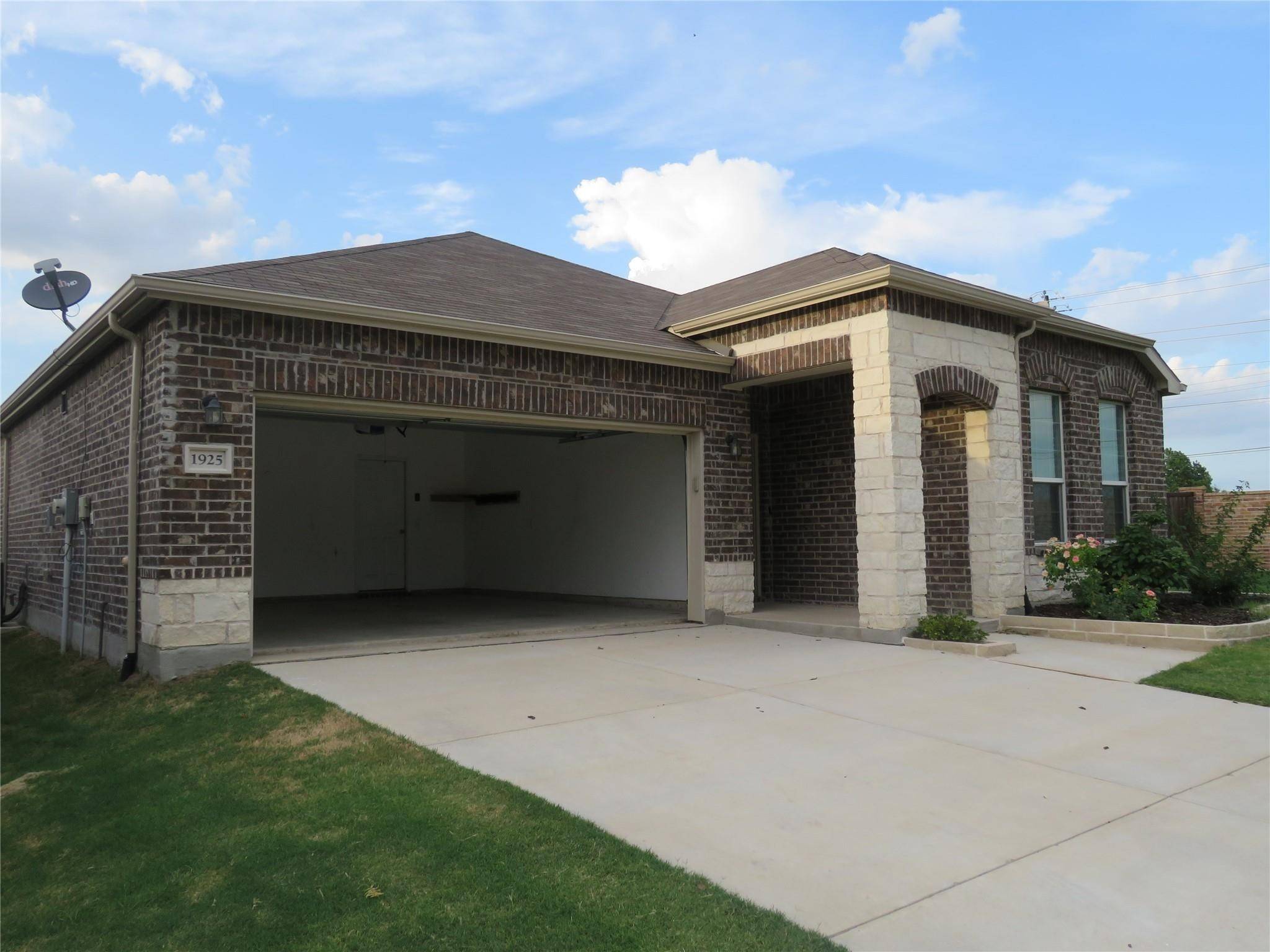 Aubrey, TX 76227,1925 Trace DR