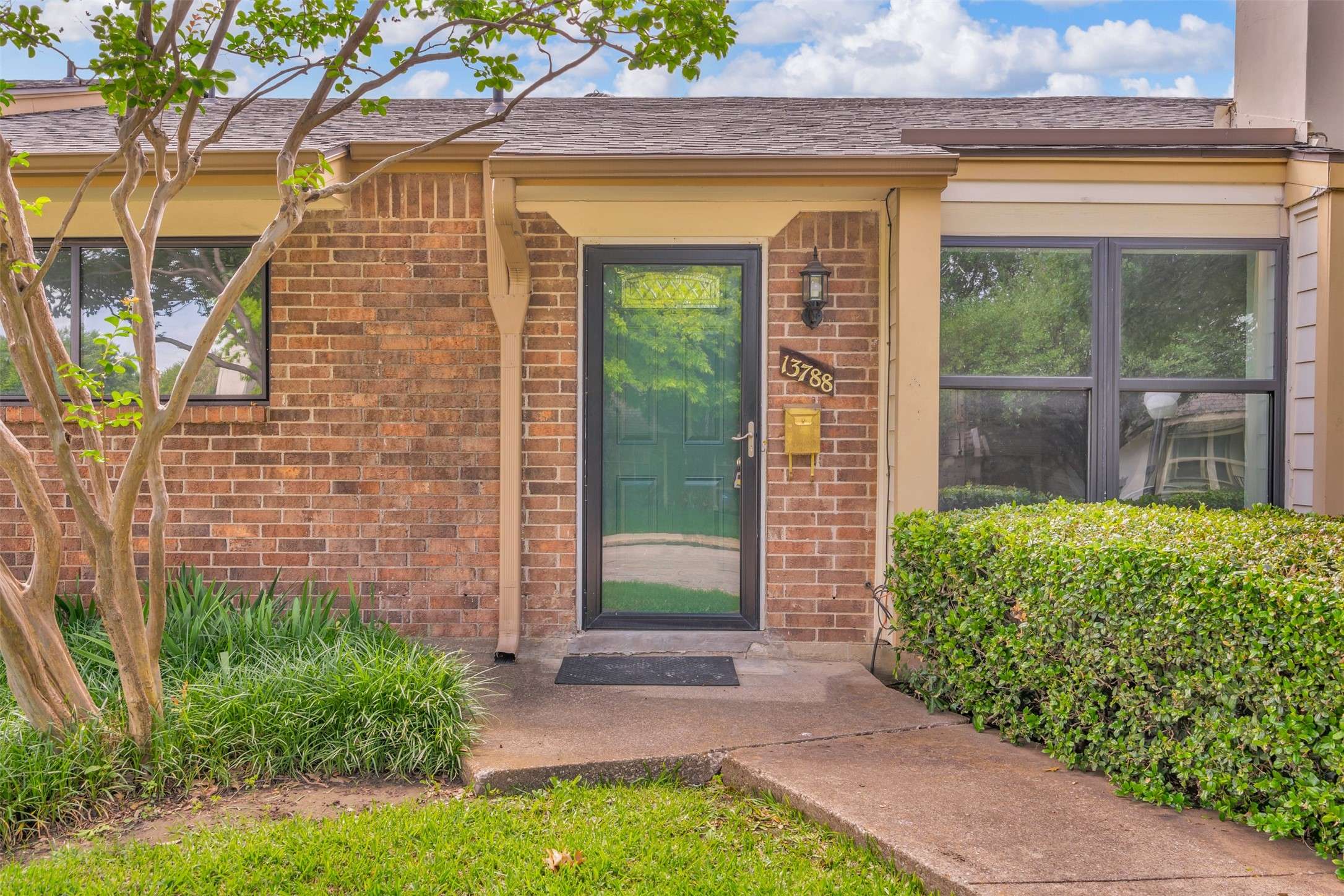 Dallas, TX 75240,13788 Brookgreen CIR