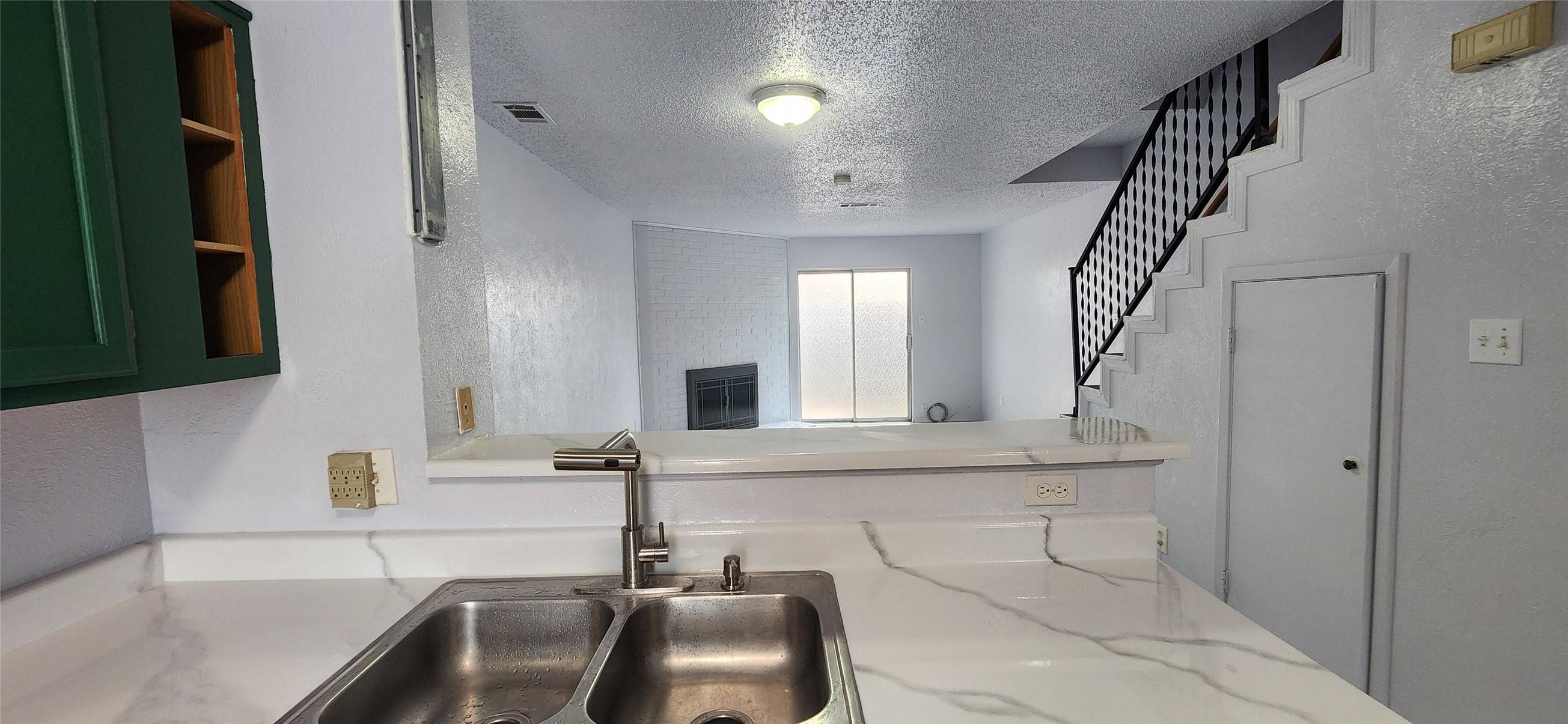 Garland, TX 75040,617 Carriagehouse LN #E2