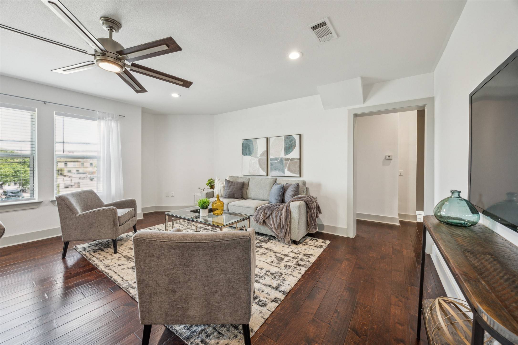 Dallas, TX 75208,1964 W Davis ST