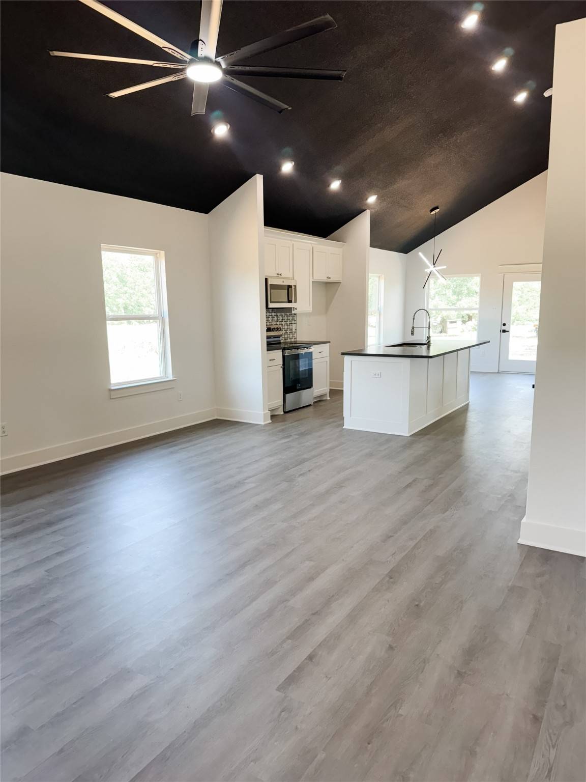Grandview, TX 76050,211 N 4th ST