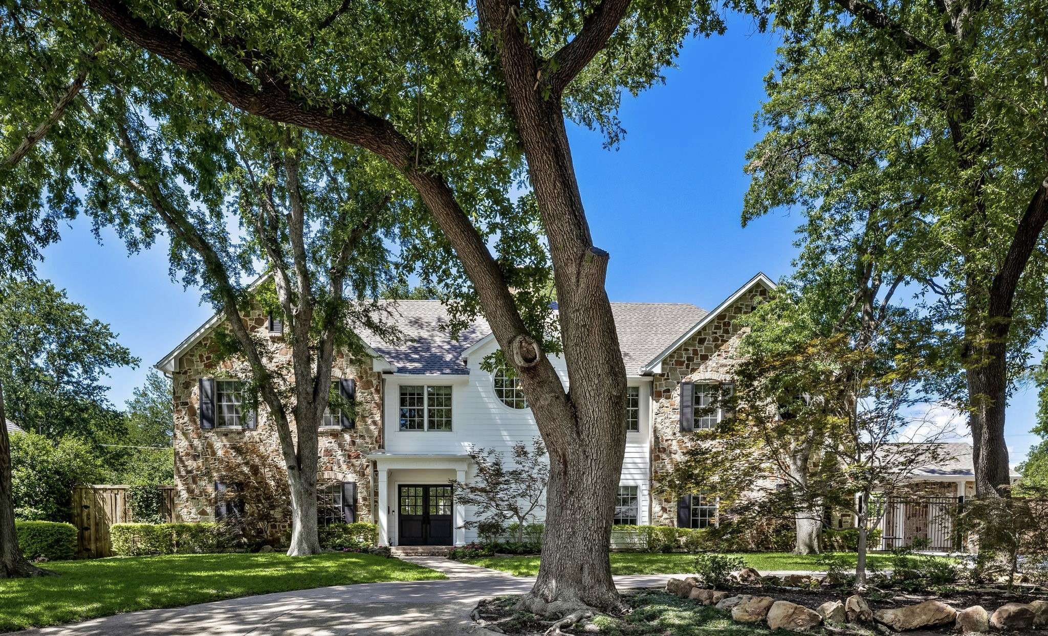 Dallas, TX 75229,4037 Courtshire DR