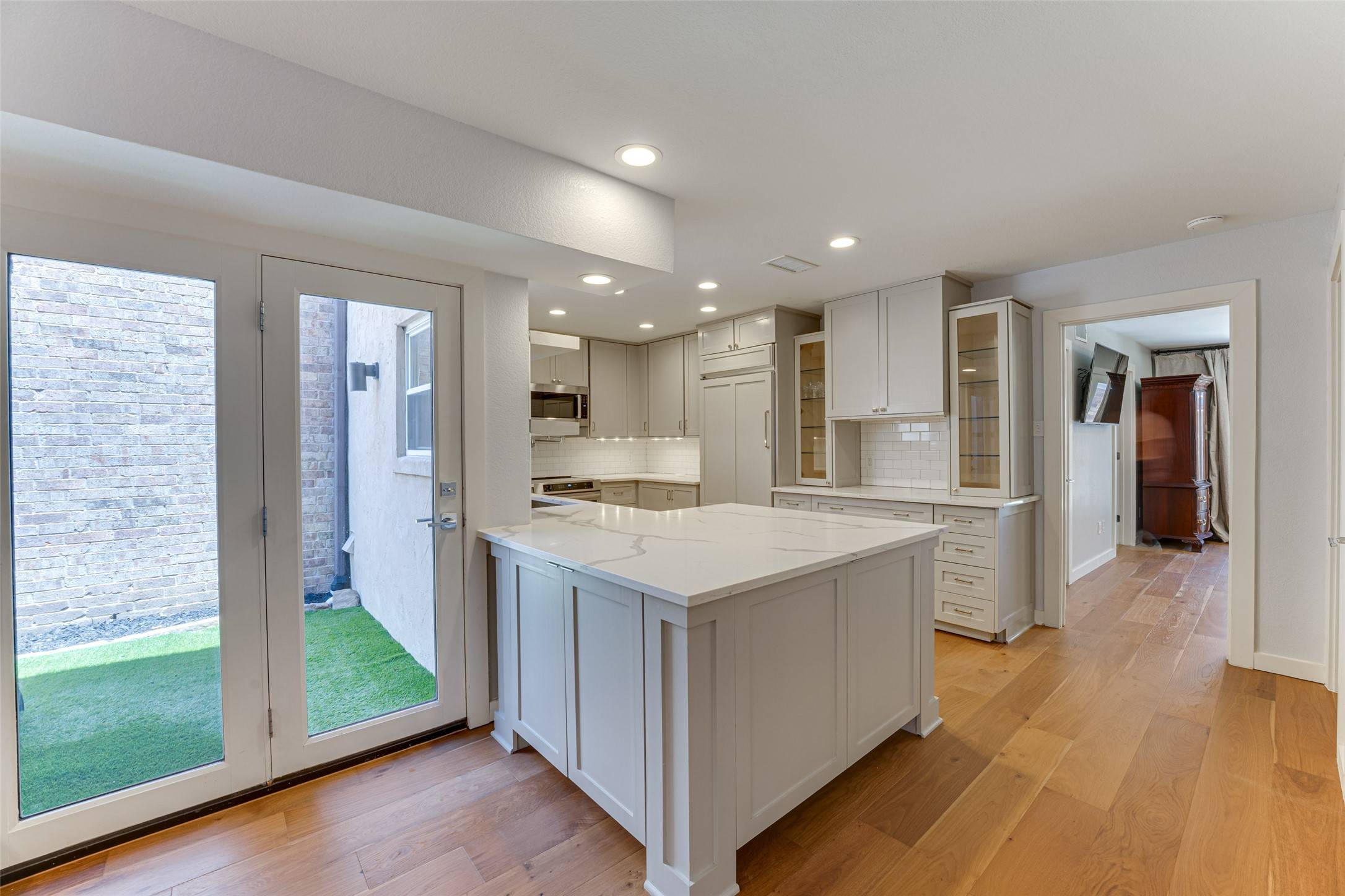 Farmers Branch, TX 75234,3326 Courtyard PL