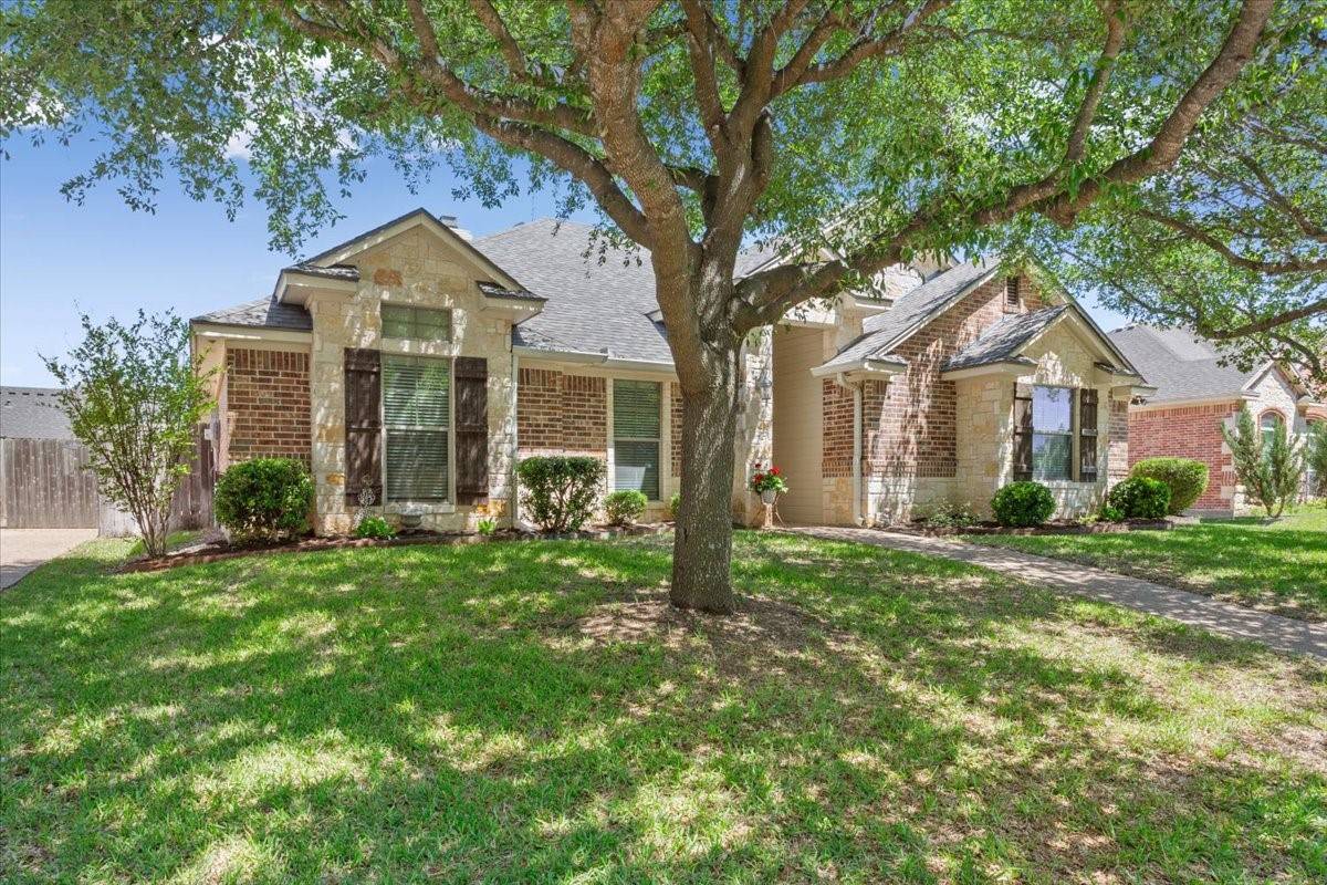 Mcgregor, TX 76657,213 Desert Sky DR