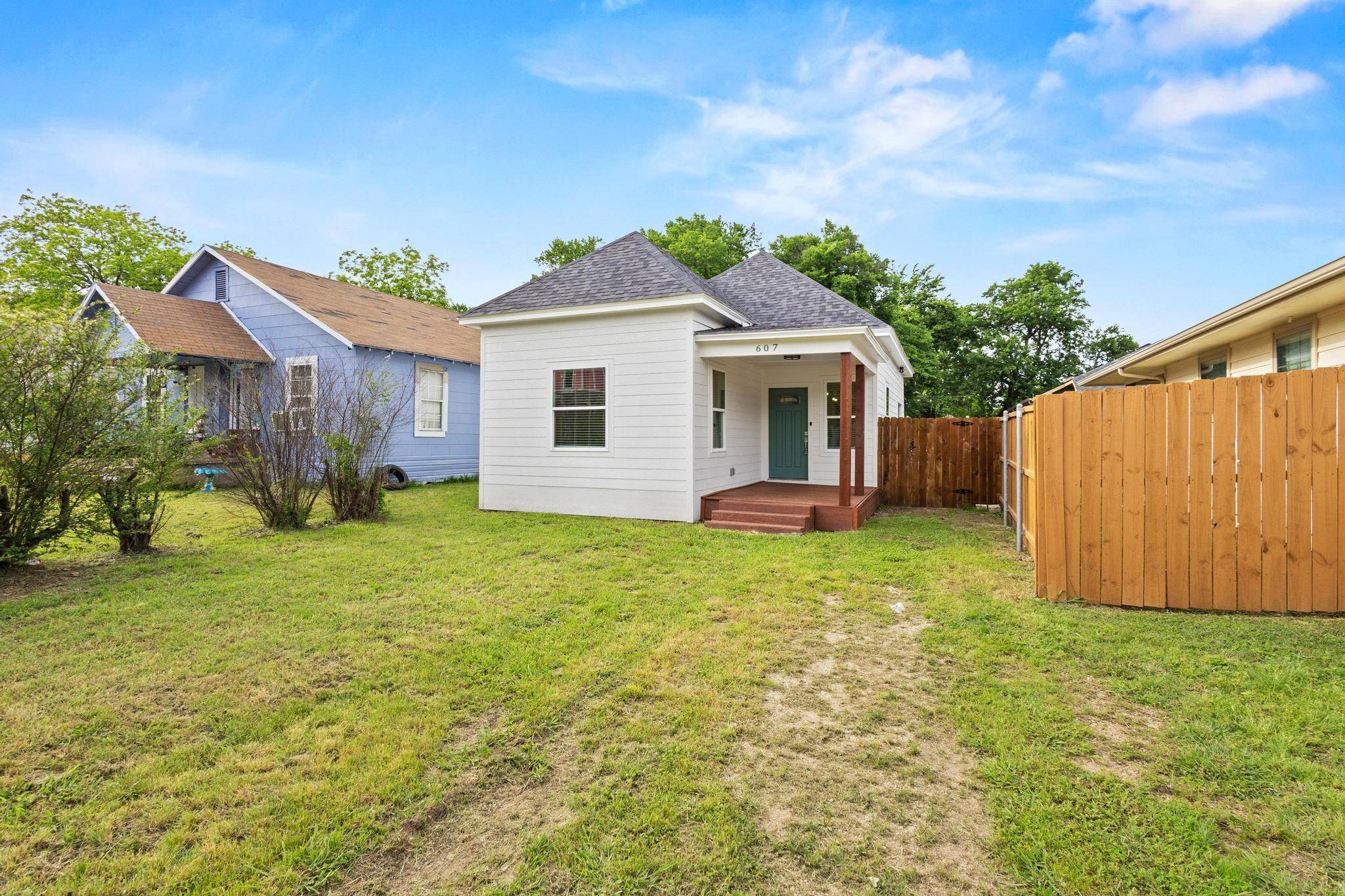 Denison, TX 75020,607 W Sears ST