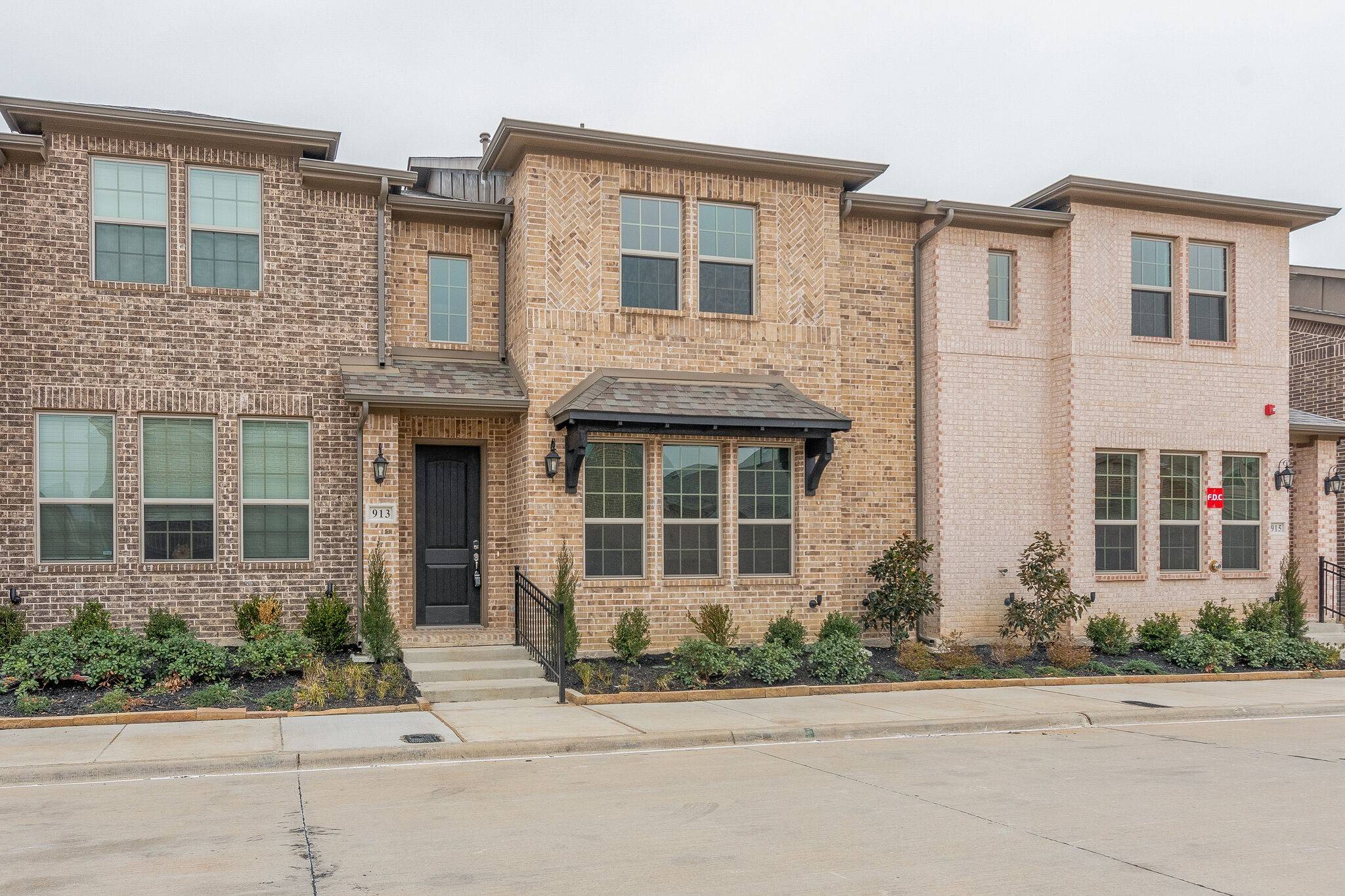 Euless, TX 76040,913 Ponds Edge LN