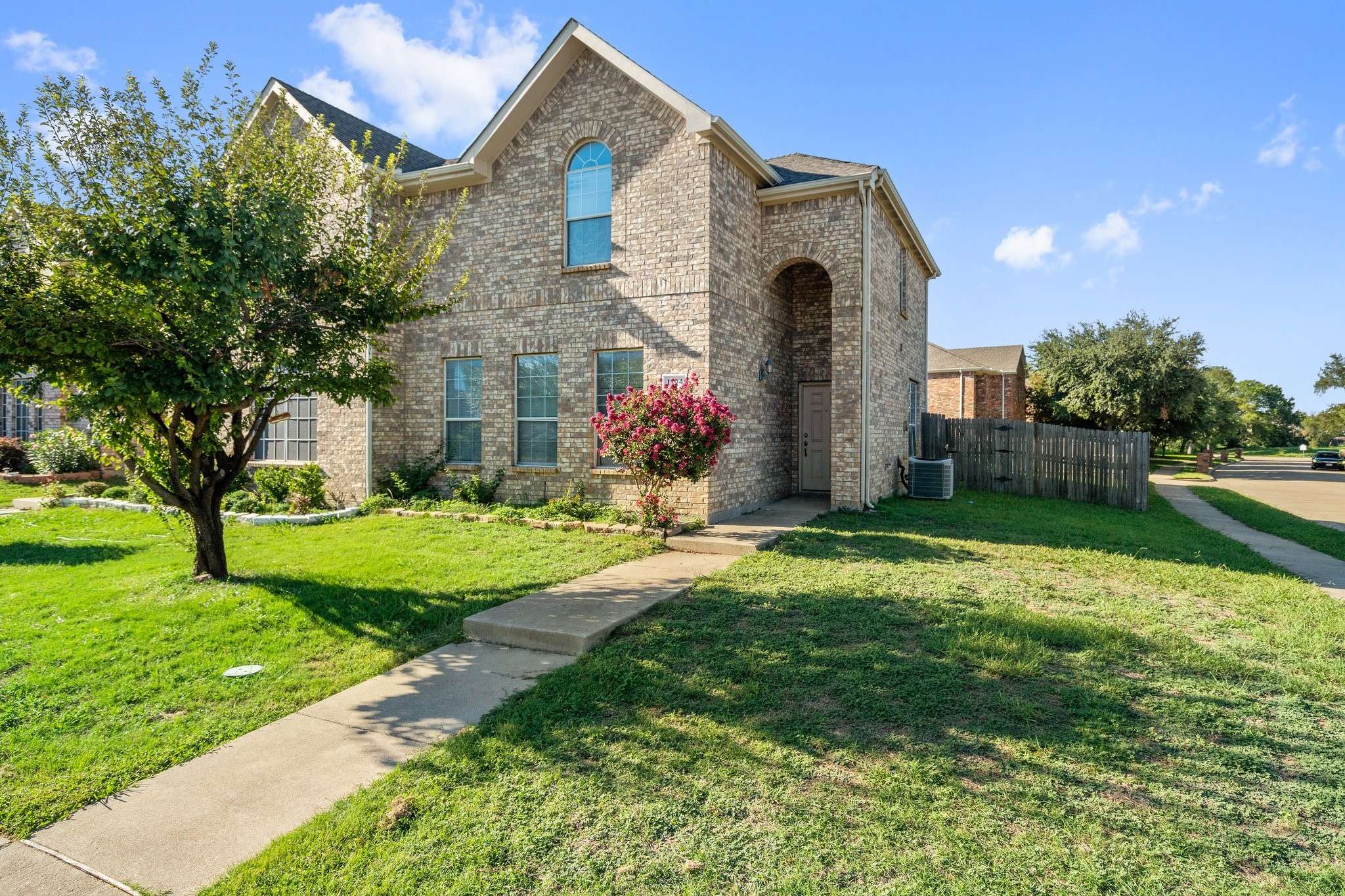 Grand Prairie, TX 75052,1104 Jamie DR