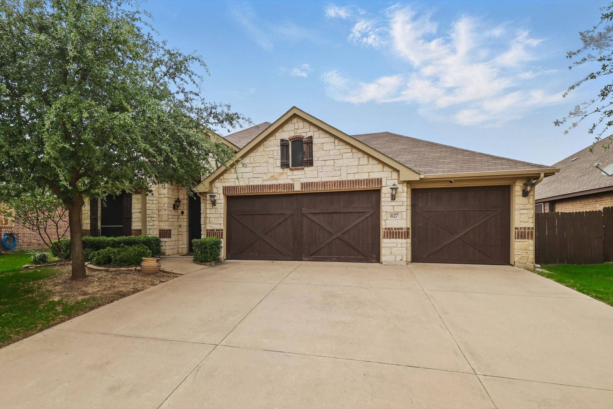 Burleson, TX 76028,827 Silverthorne DR