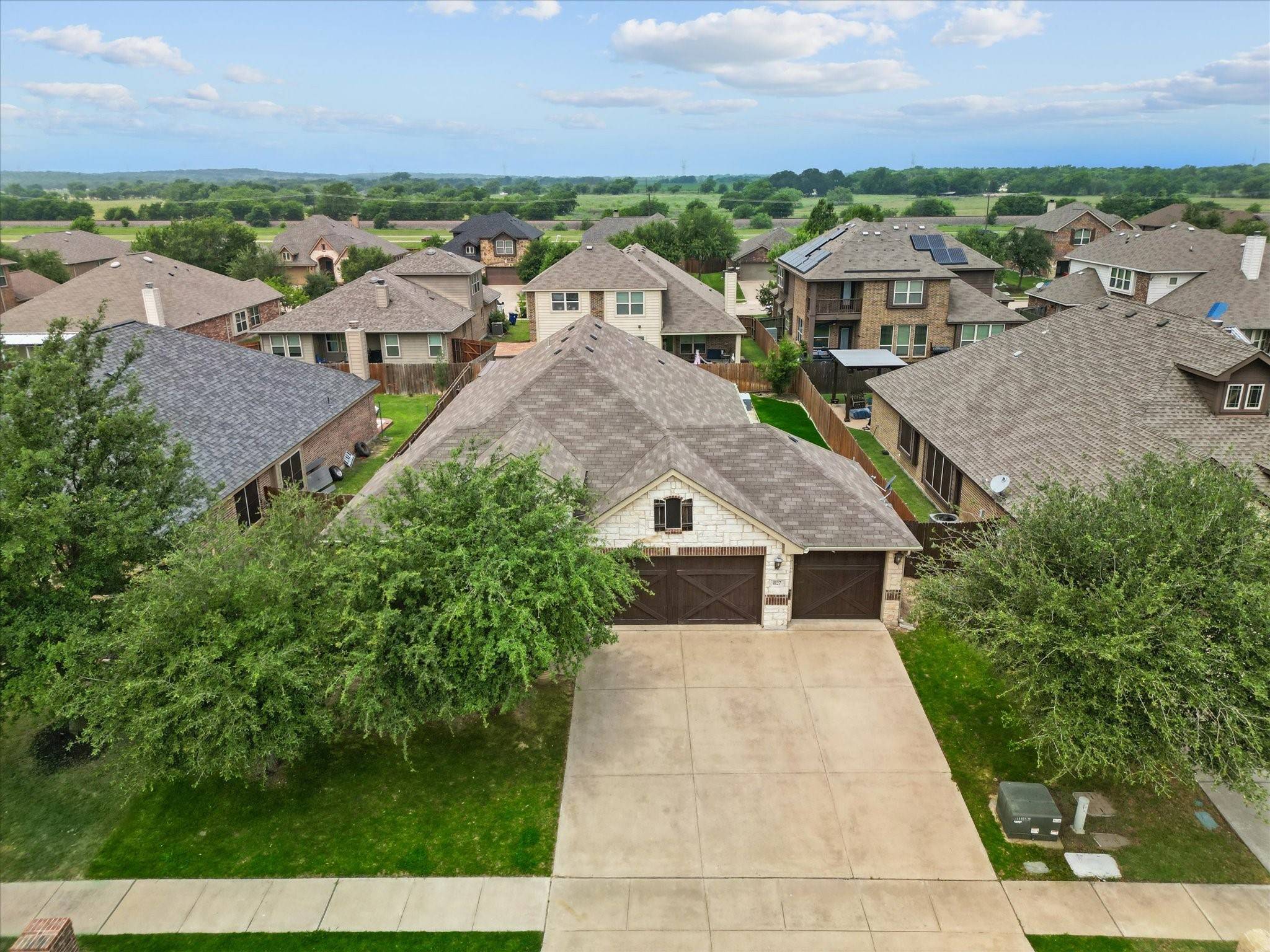 Burleson, TX 76028,827 Silverthorne DR