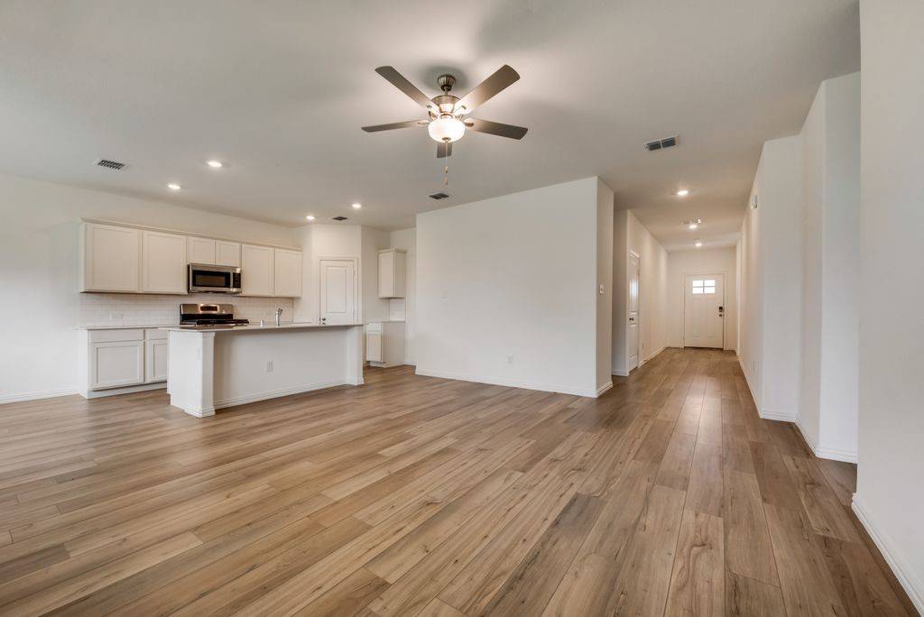Azle, TX 76020,221 Cashew CT